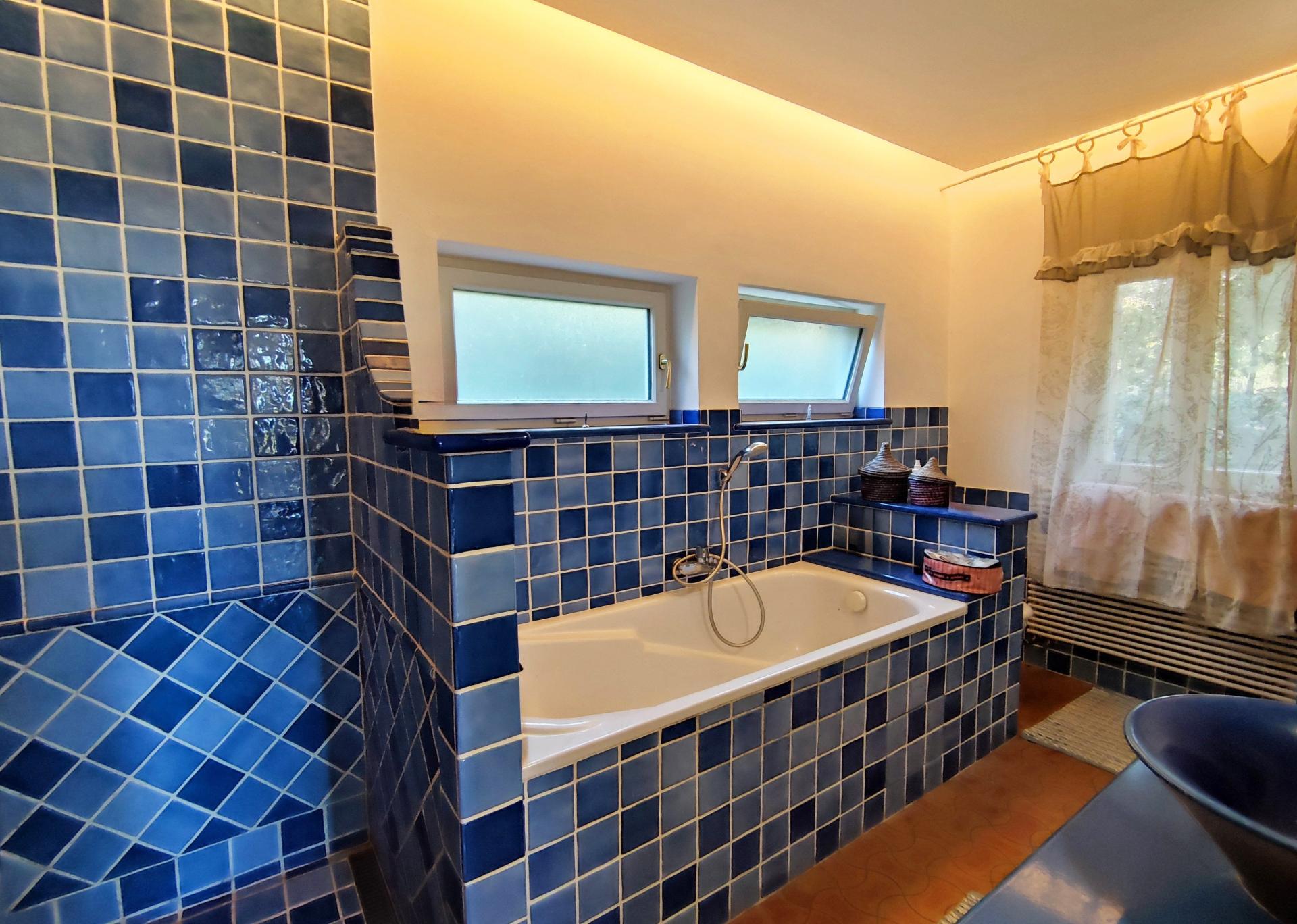 Photo 12 of the listing.