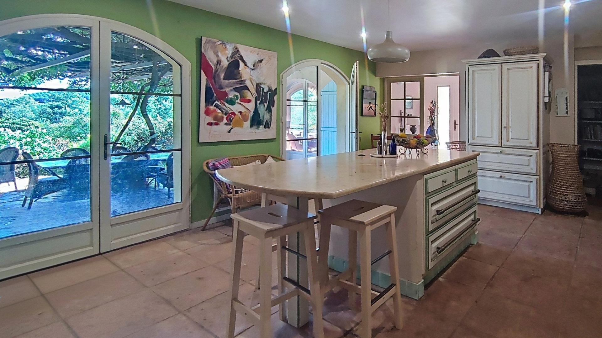 Photo 6 of the listing.