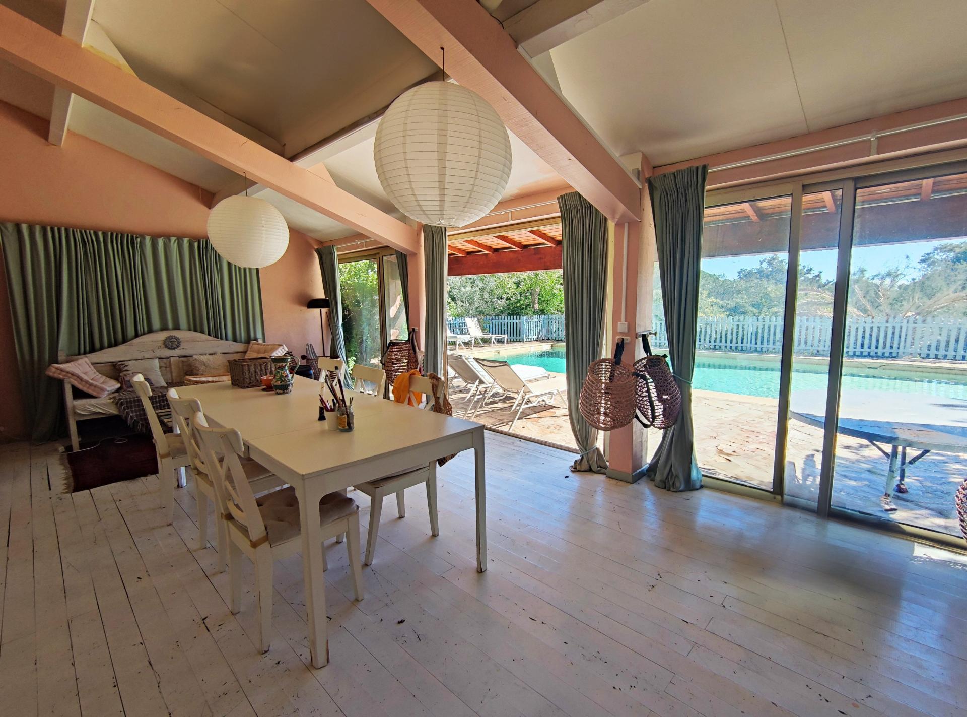 Photo 4 of the listing.