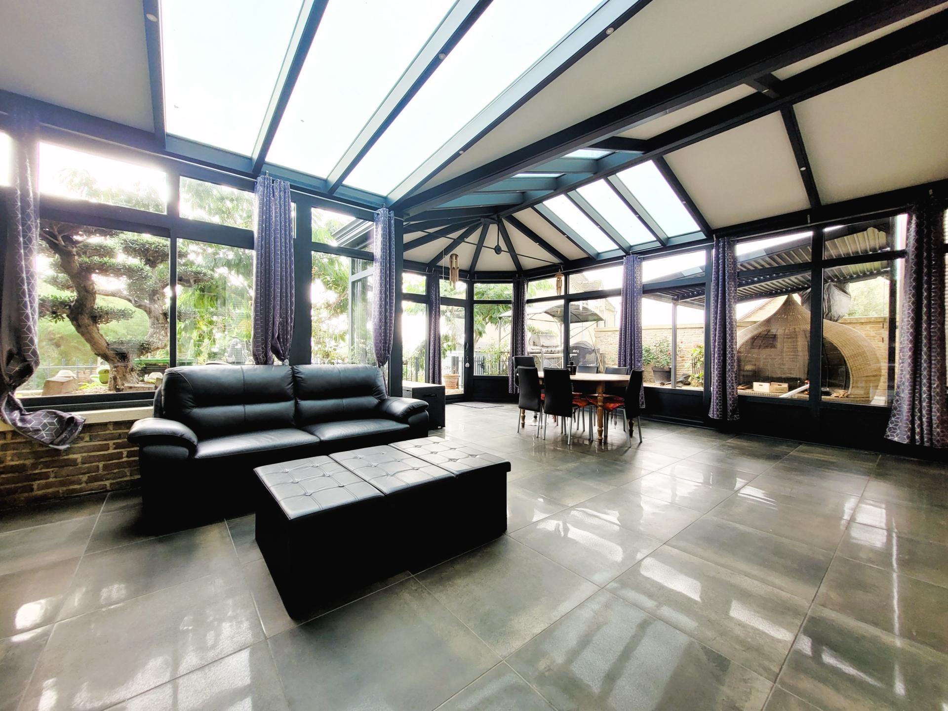 Photo 6 of the listing.