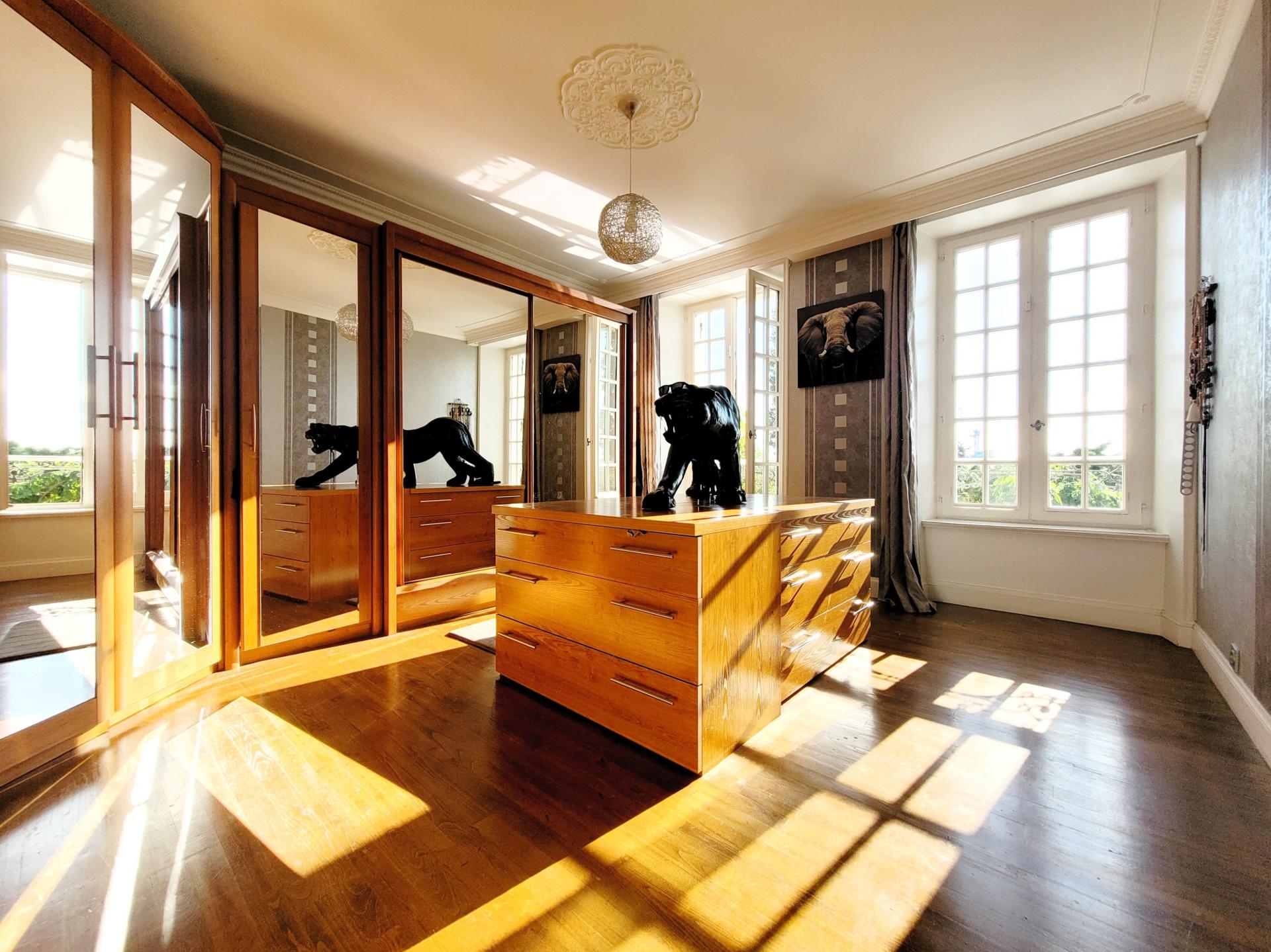 Photo 9 of the listing.