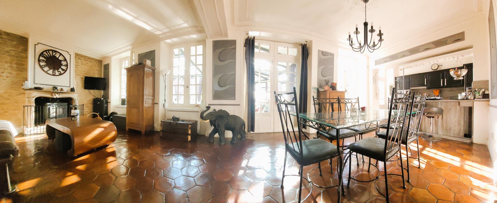 Photo 5 of the listing.