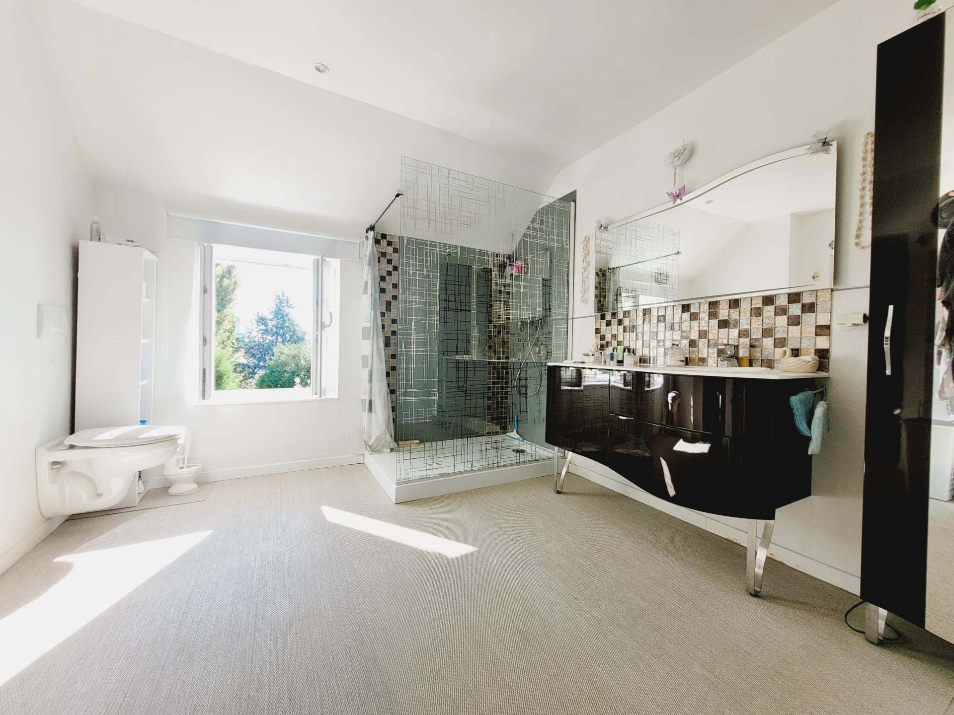 Photo 16 of the listing.