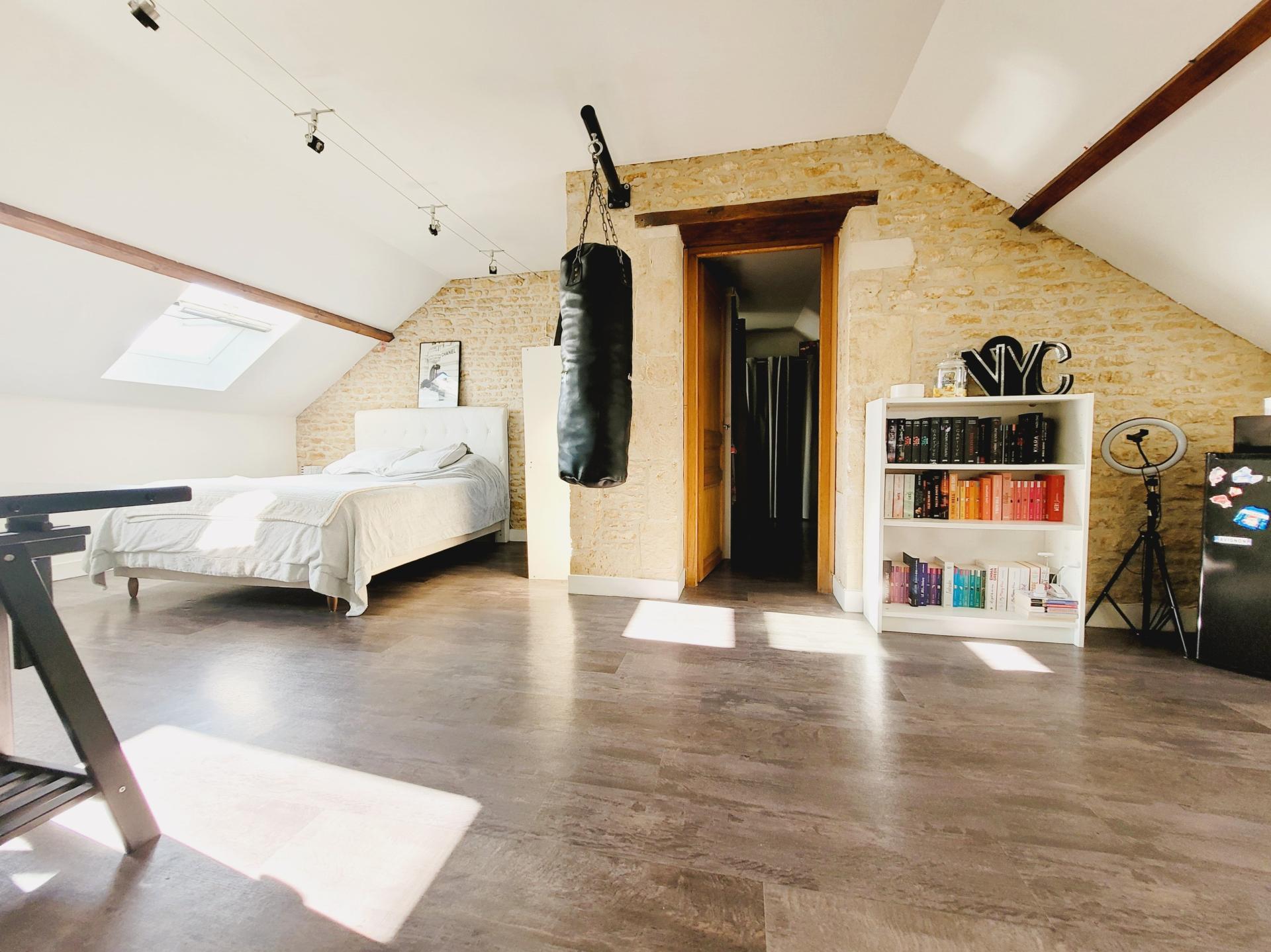 Photo 10 of the listing.