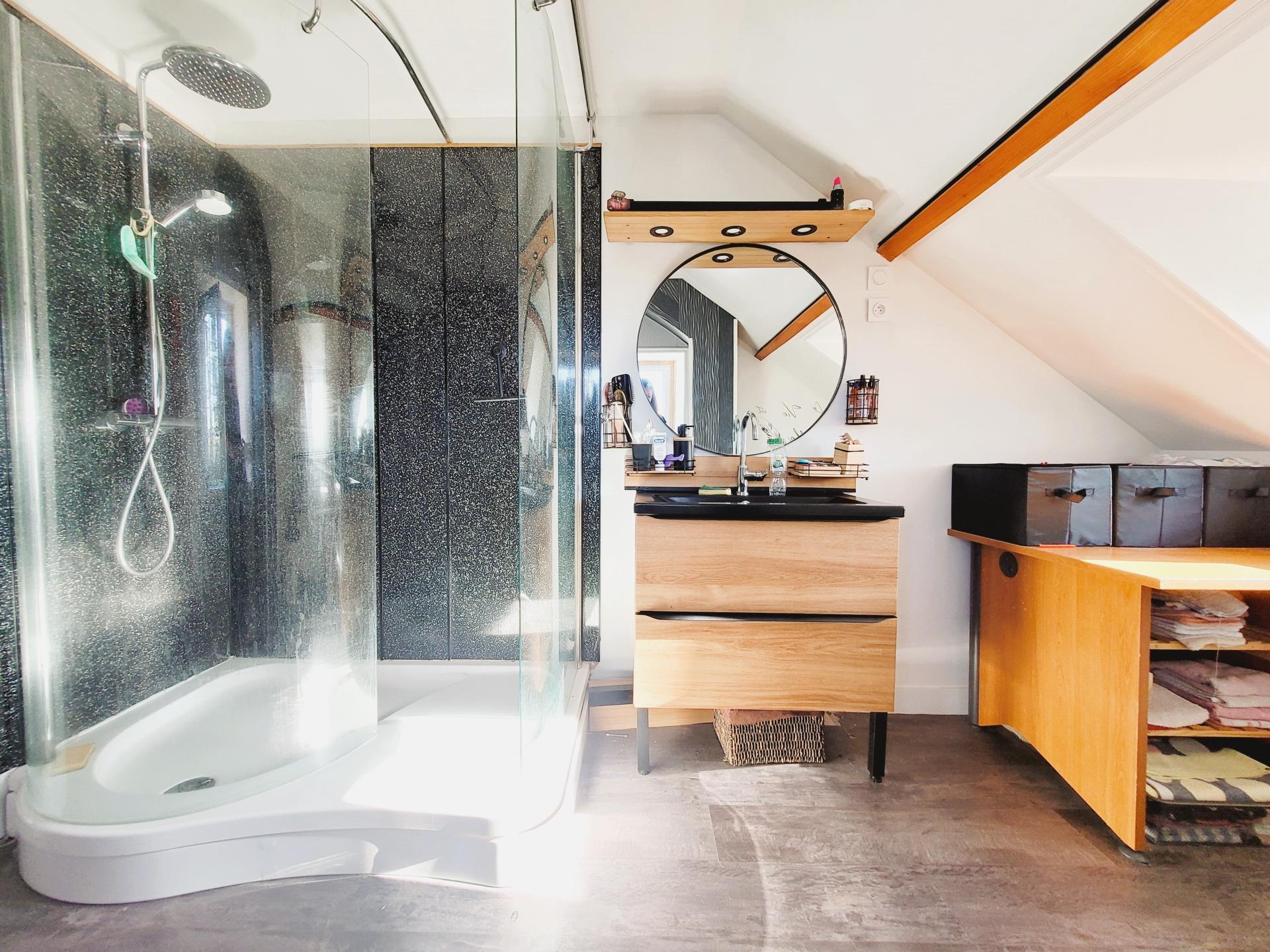 Photo 11 of the listing.