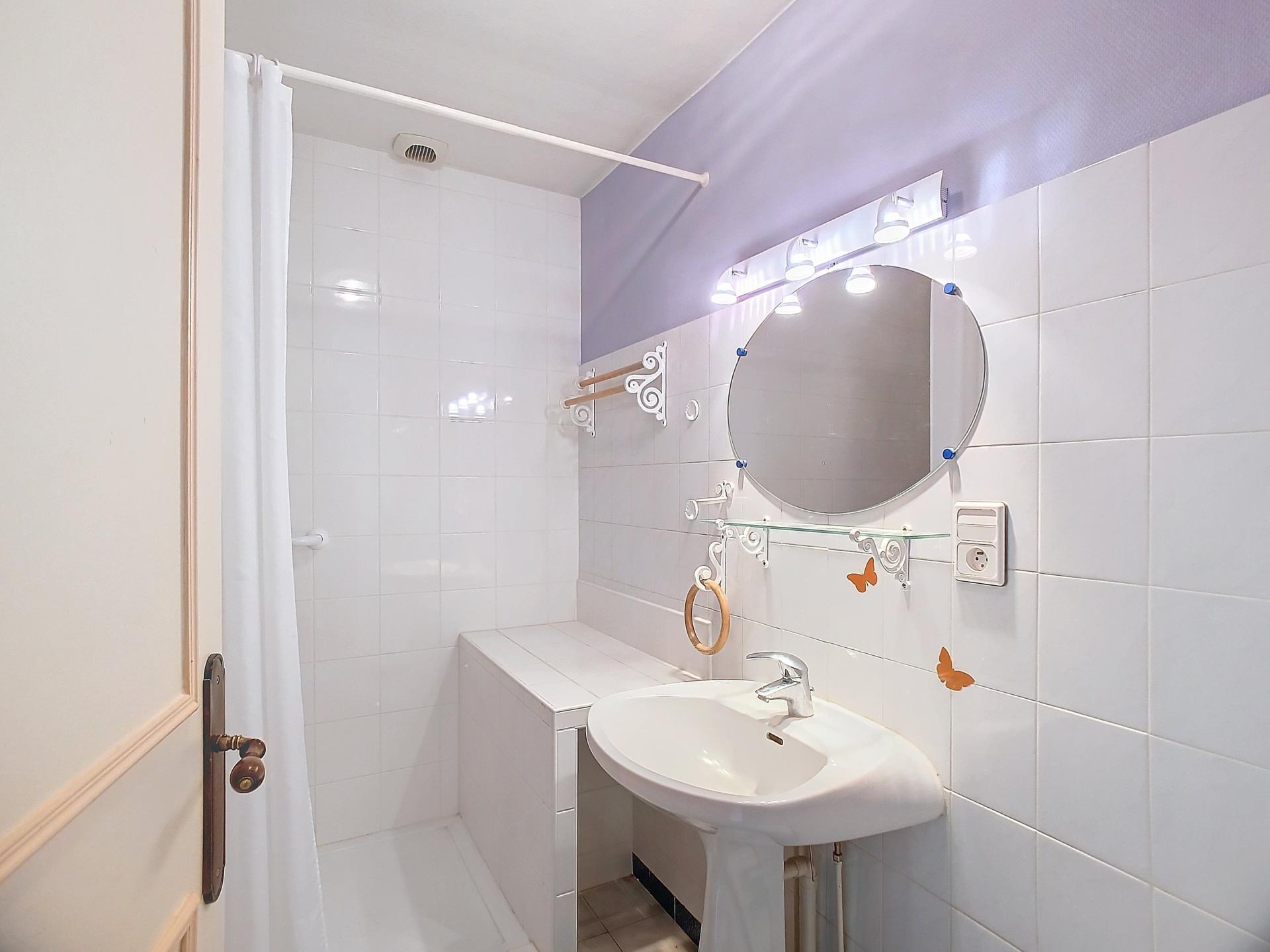 Photo 7 of the listing.