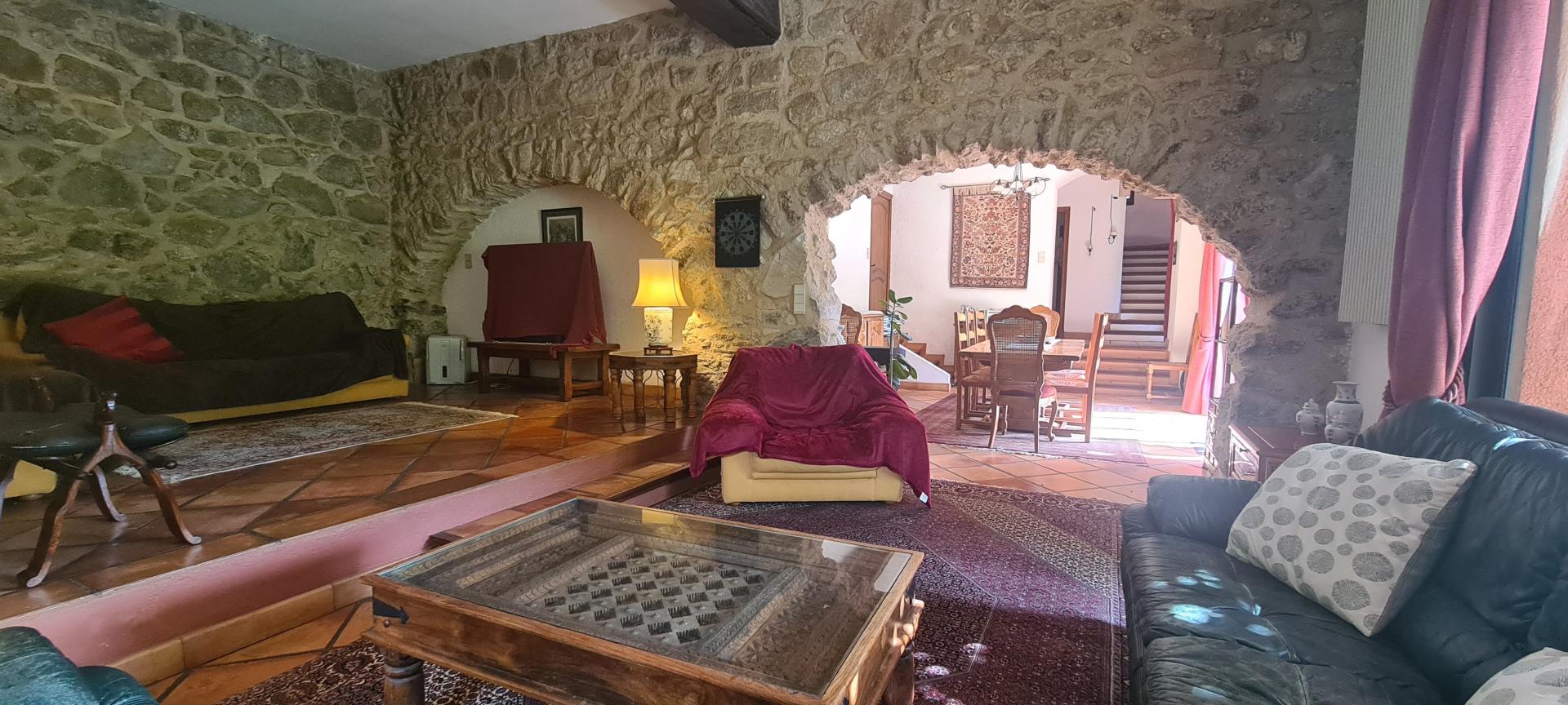 Photo 11 of the listing.