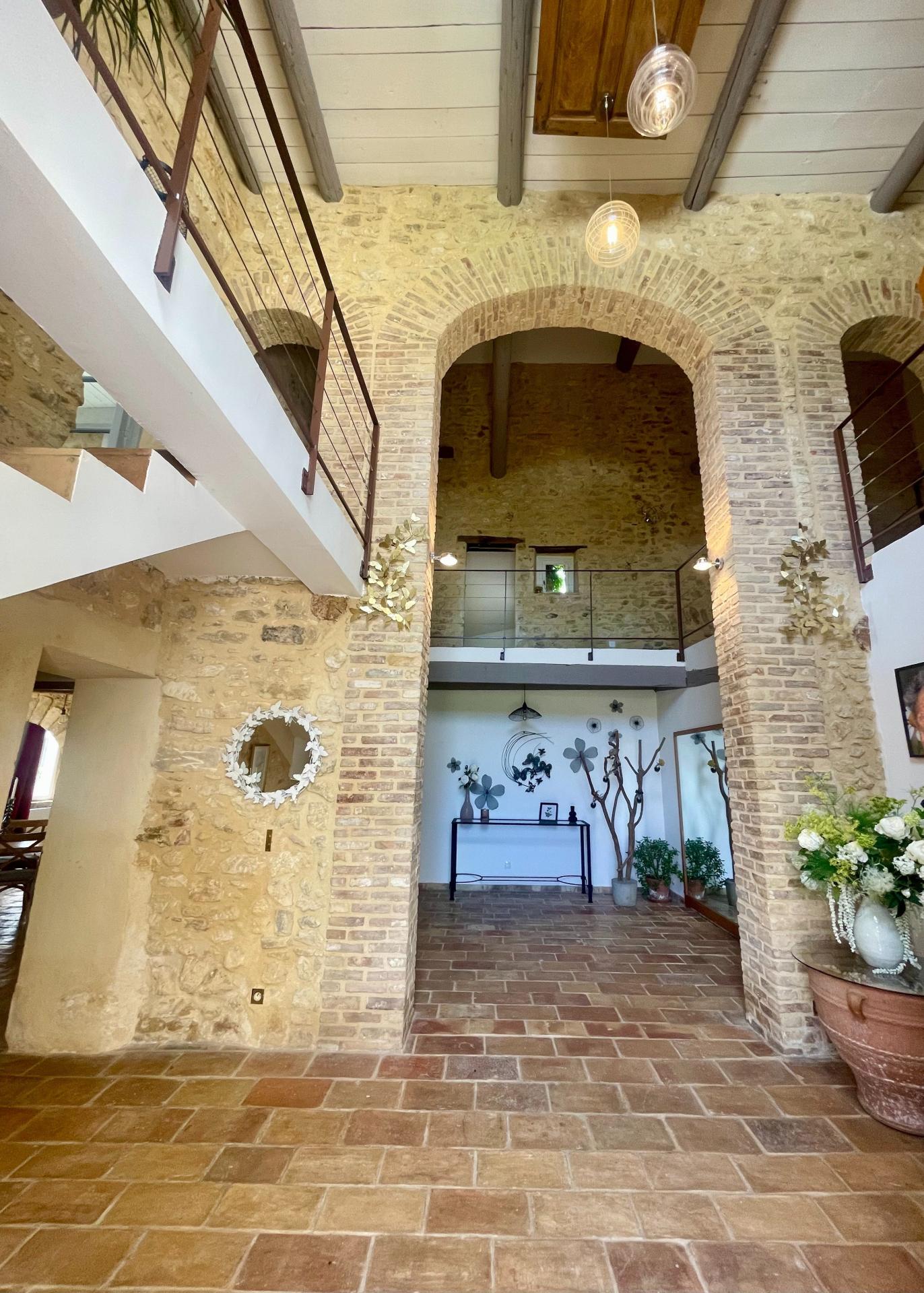 Photo 5 of the listing.