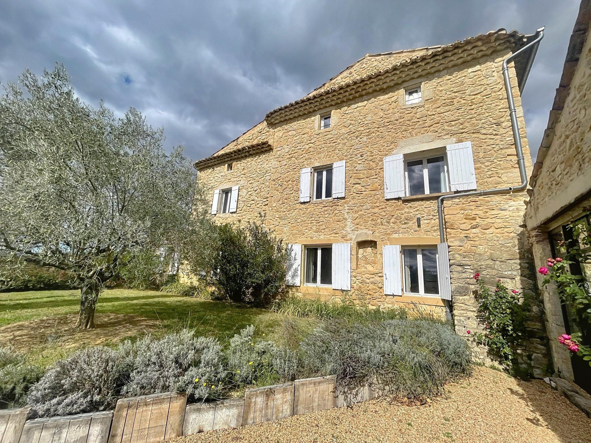 Photo 11 of the listing.