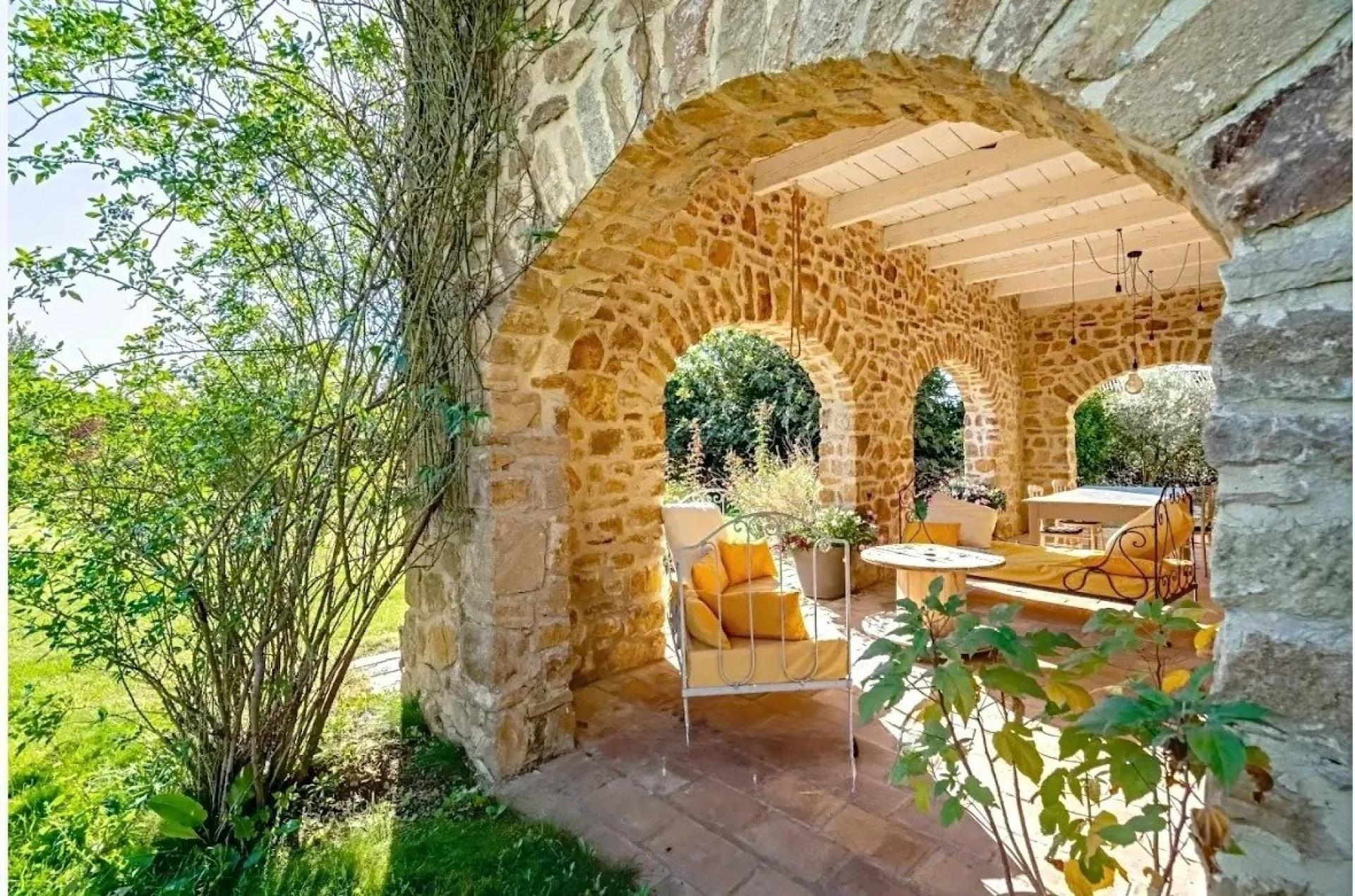 Photo 9 of the listing.