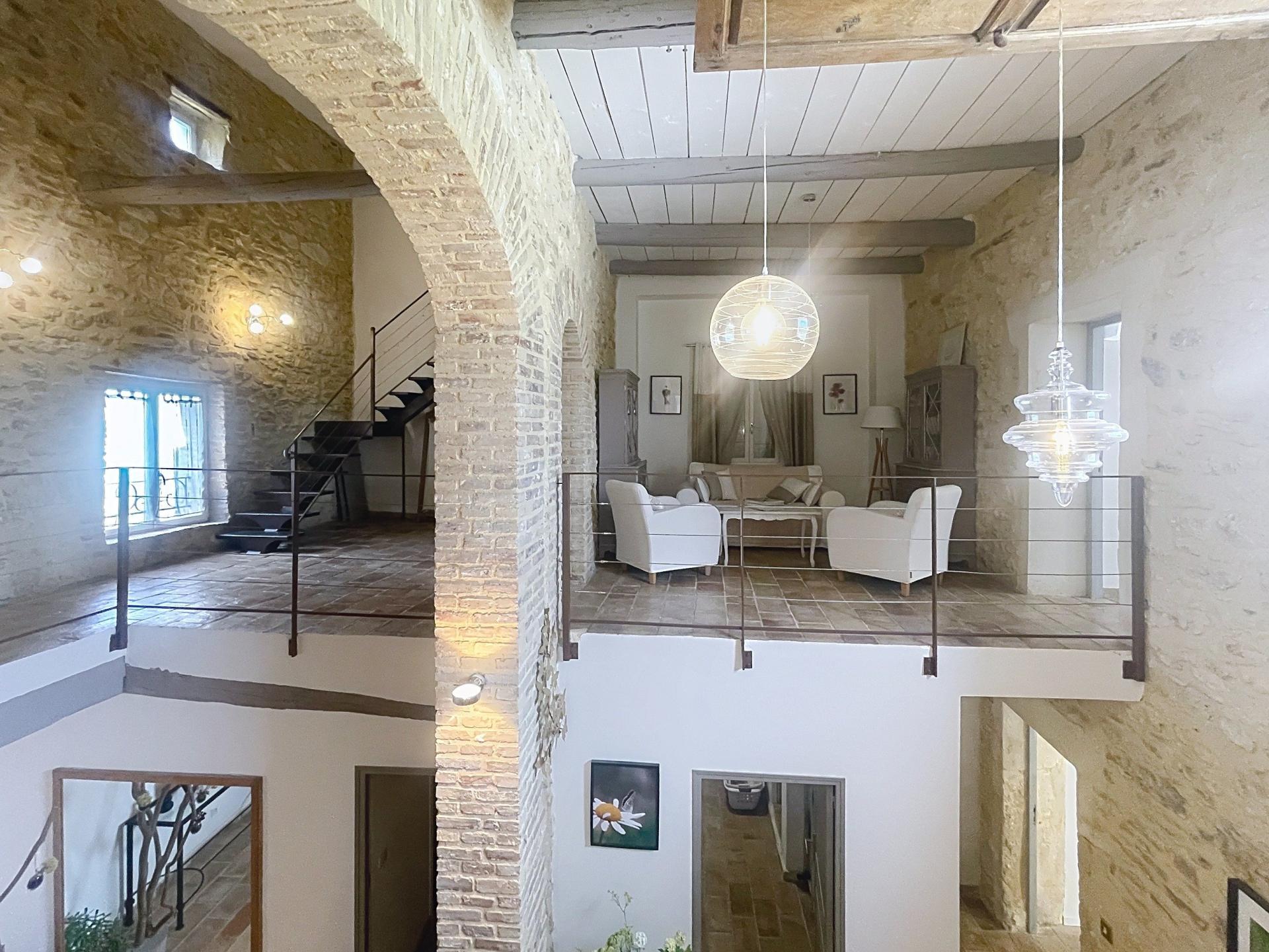 Photo 4 of the listing.