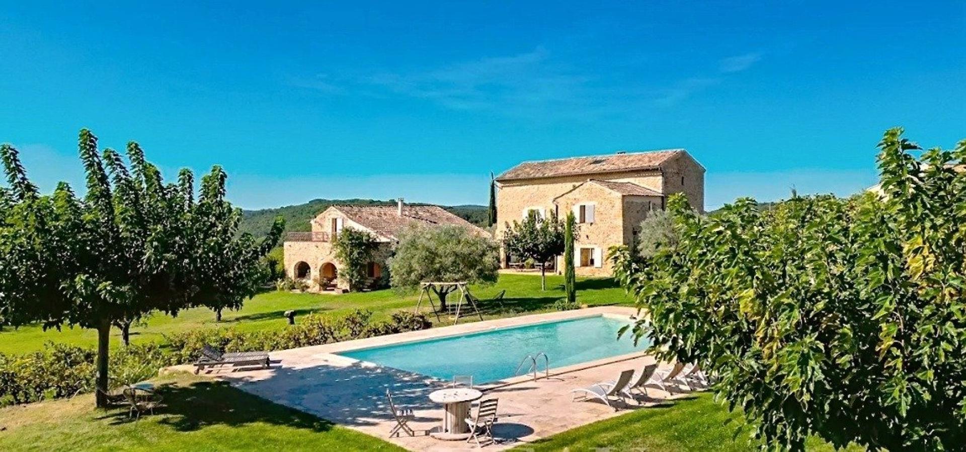 Photo 3 of the listing.