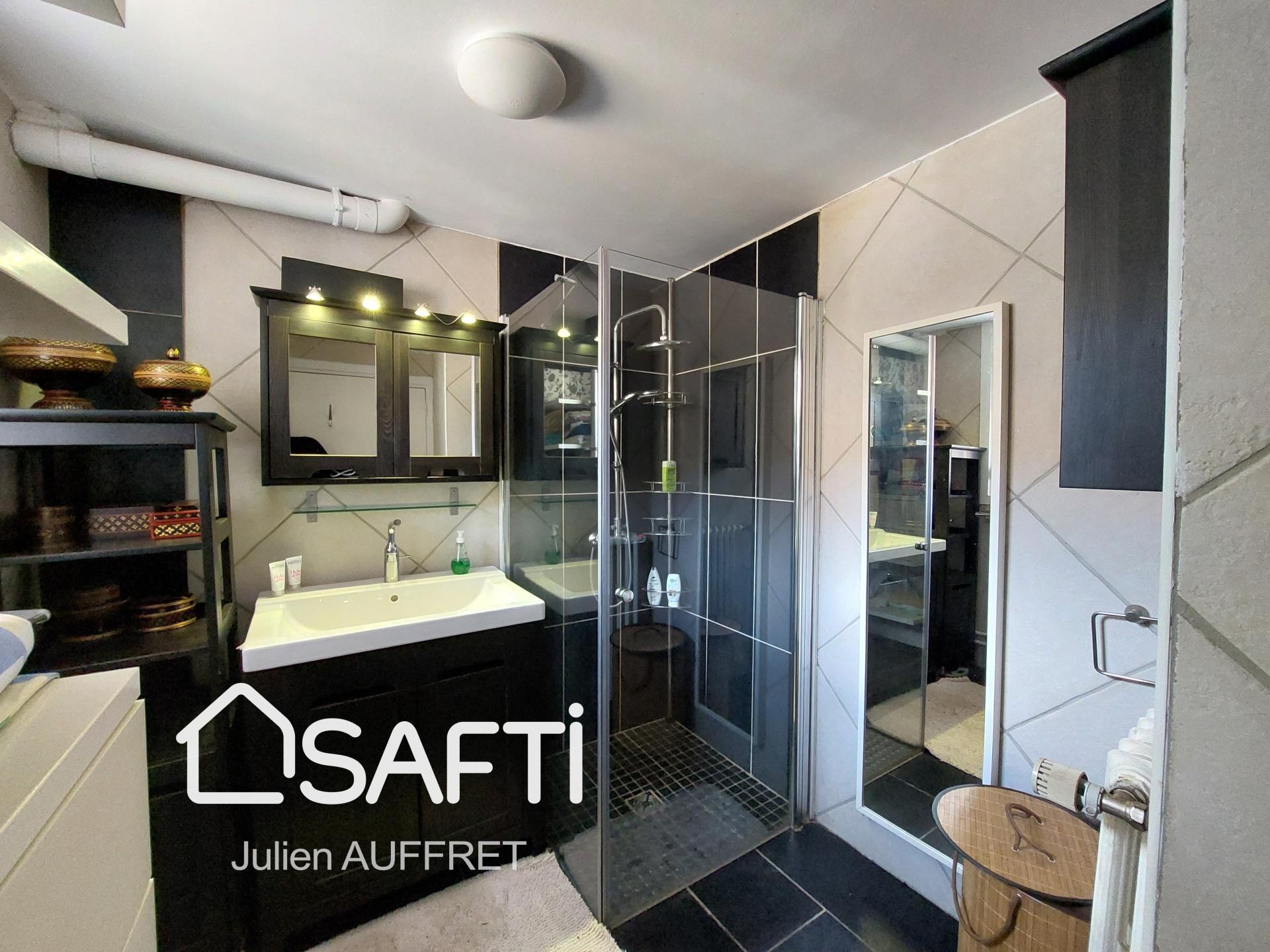 Photo 8 of the listing.