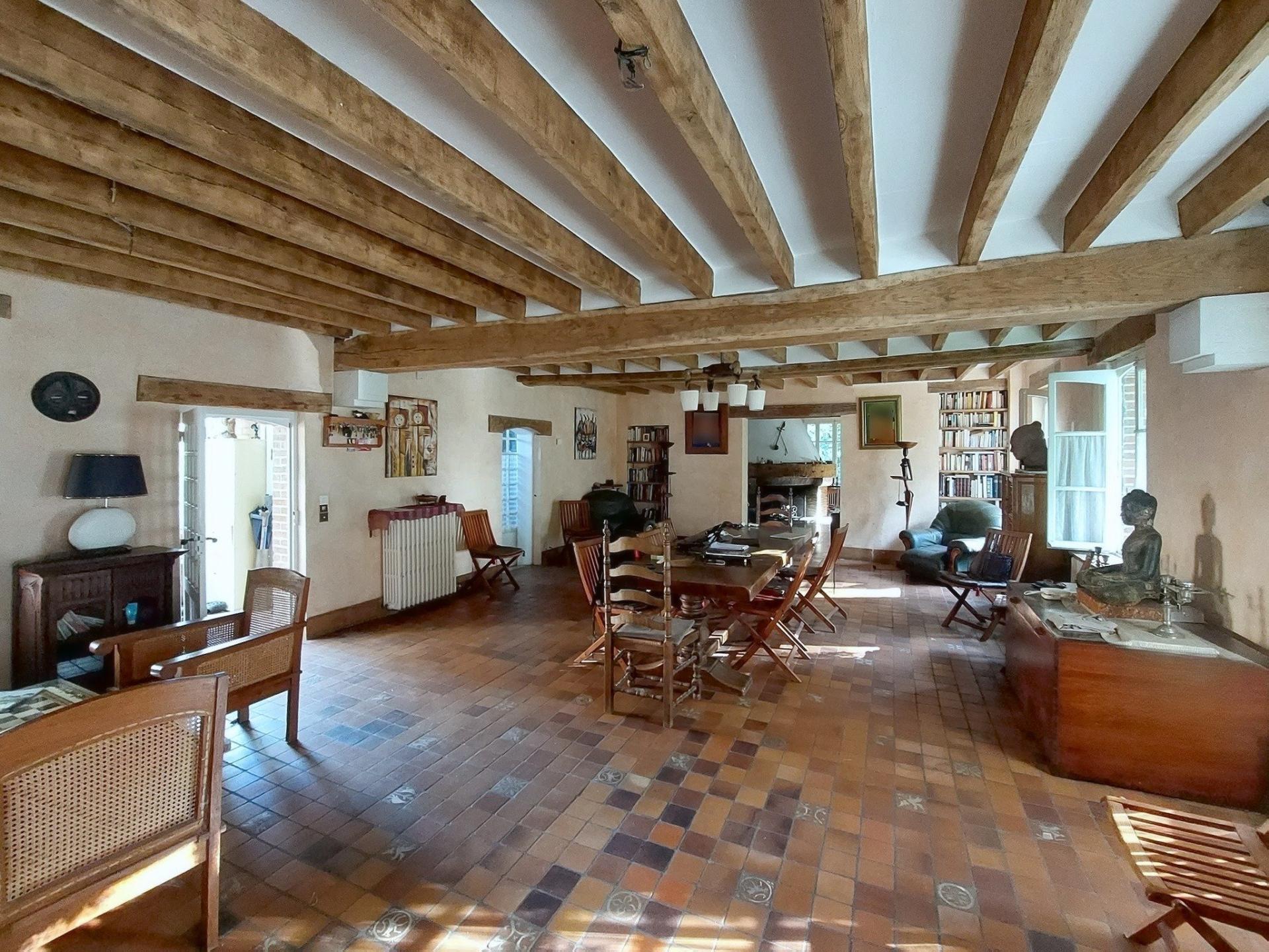 Photo 4 of the listing.