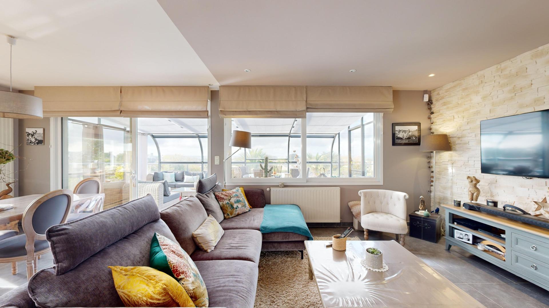 Photo 3 of the listing.