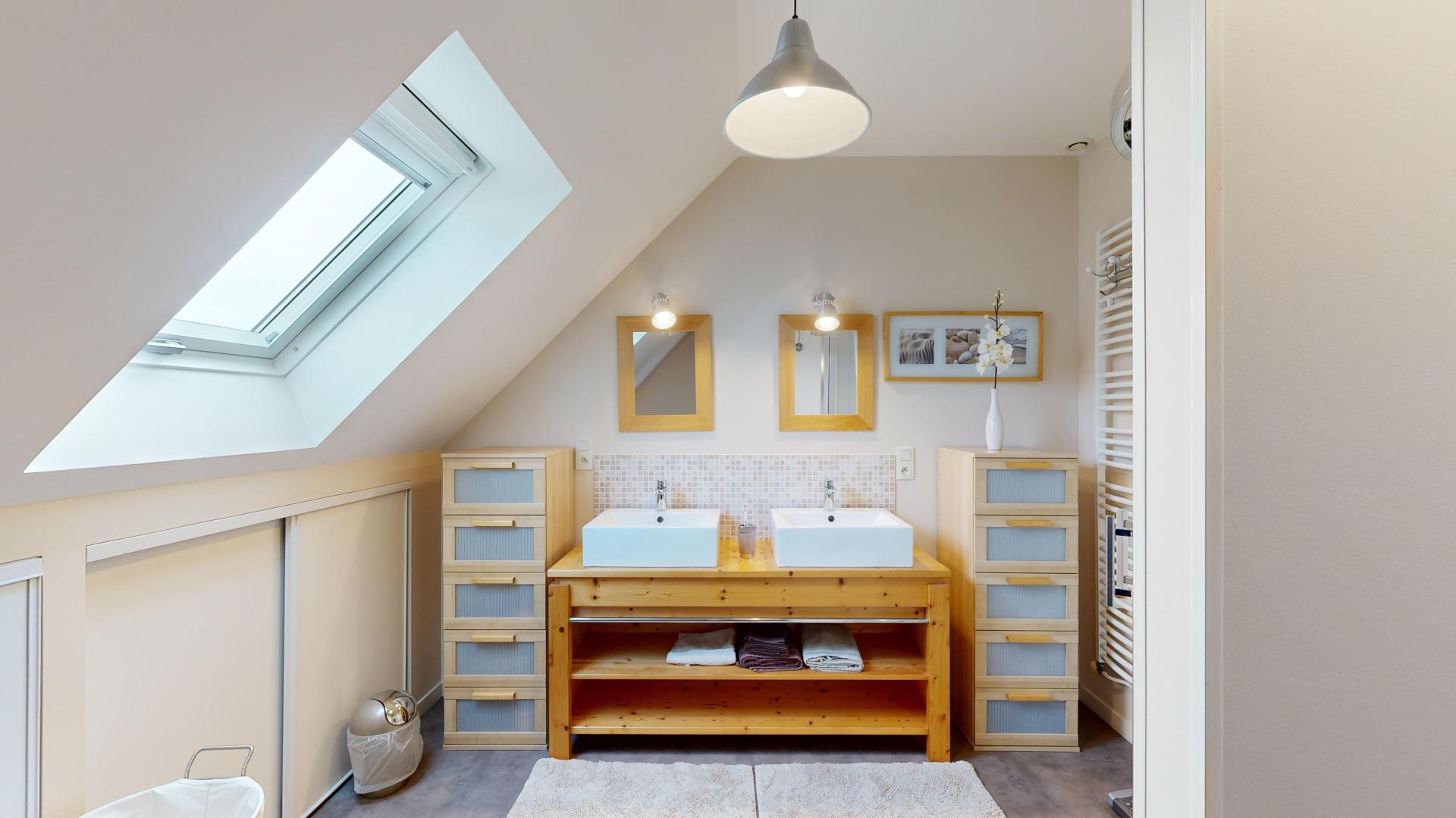 Photo 16 of the listing.