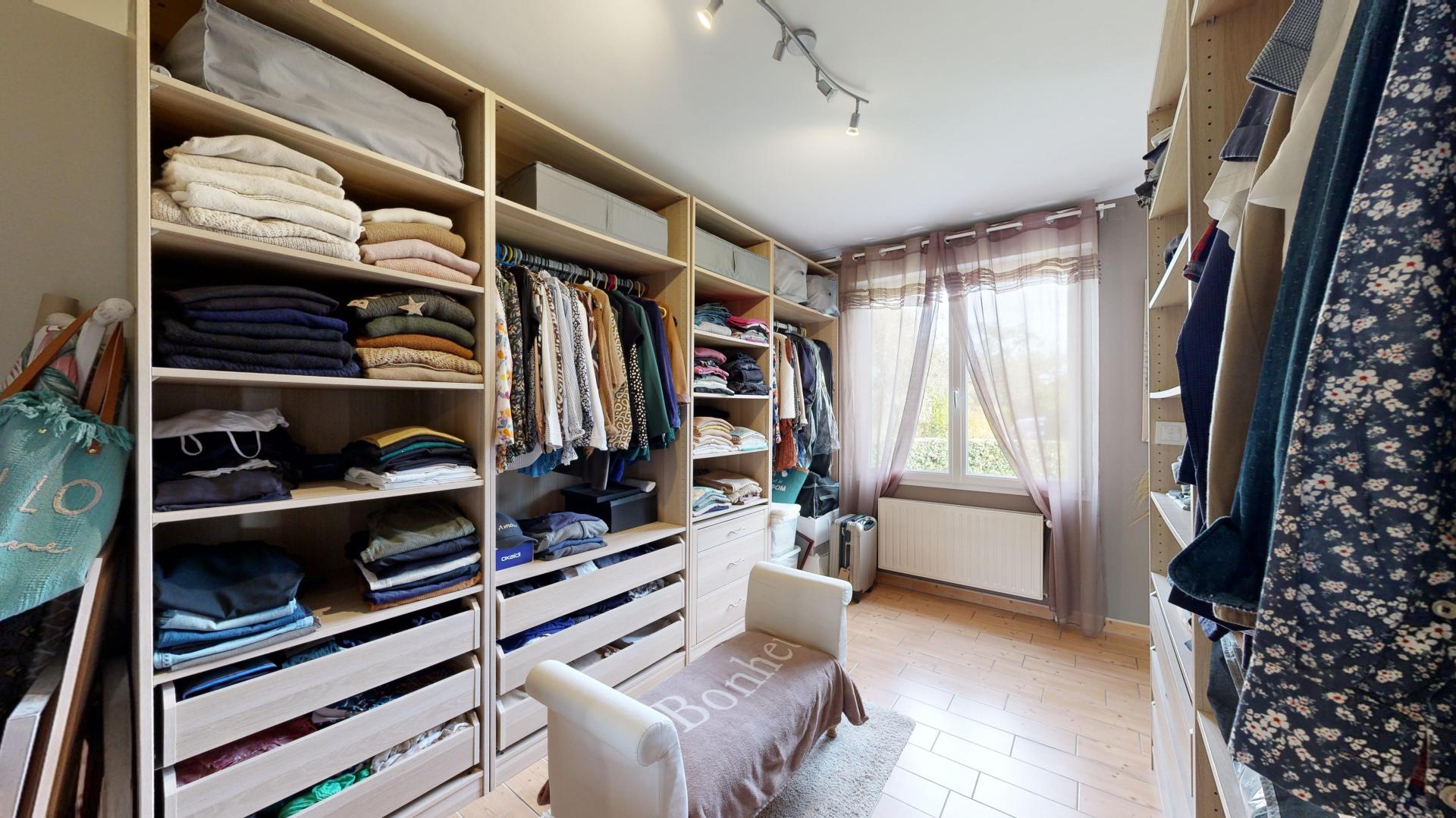 Photo 10 of the listing.