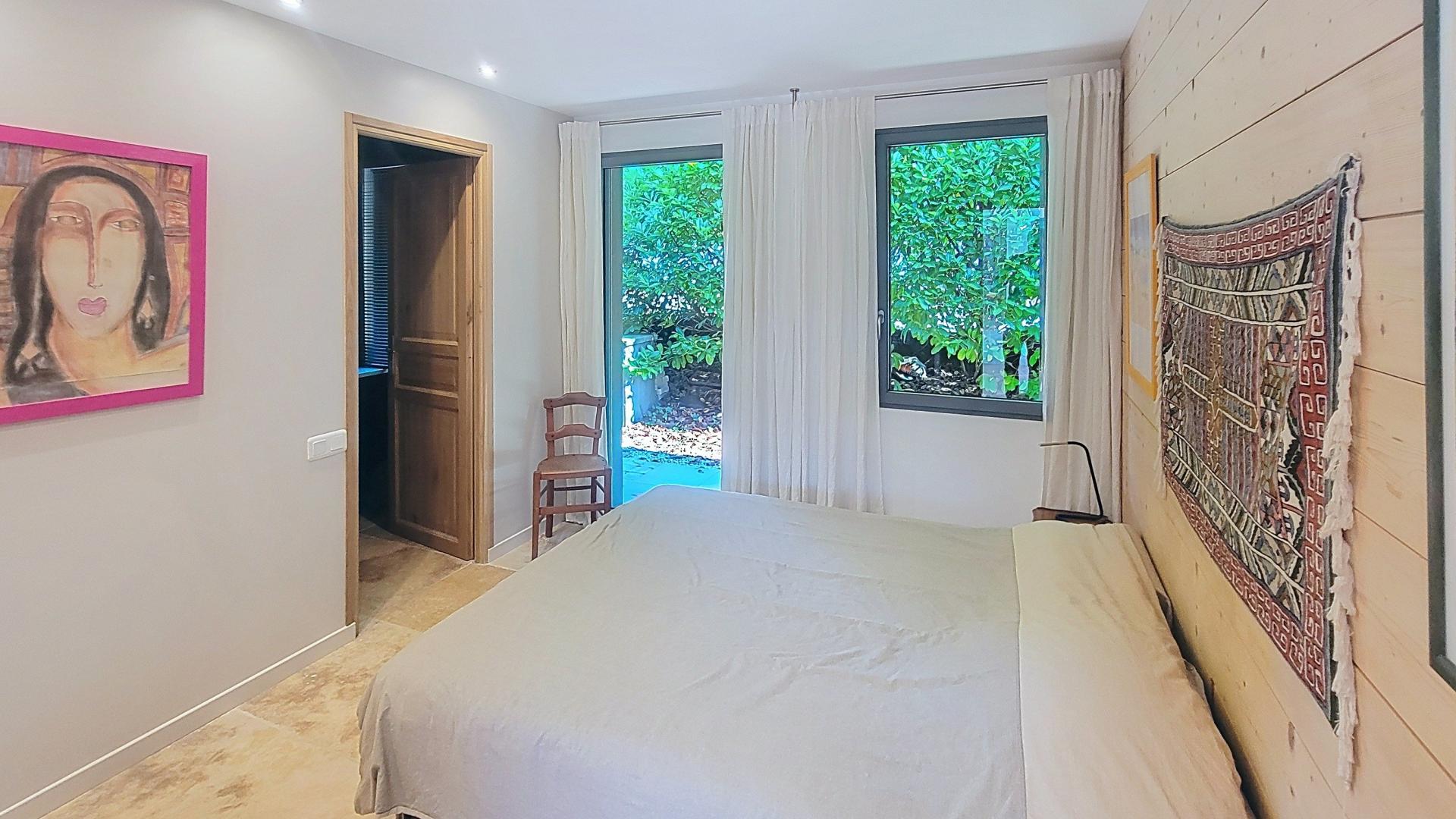 Photo 9 of the listing.