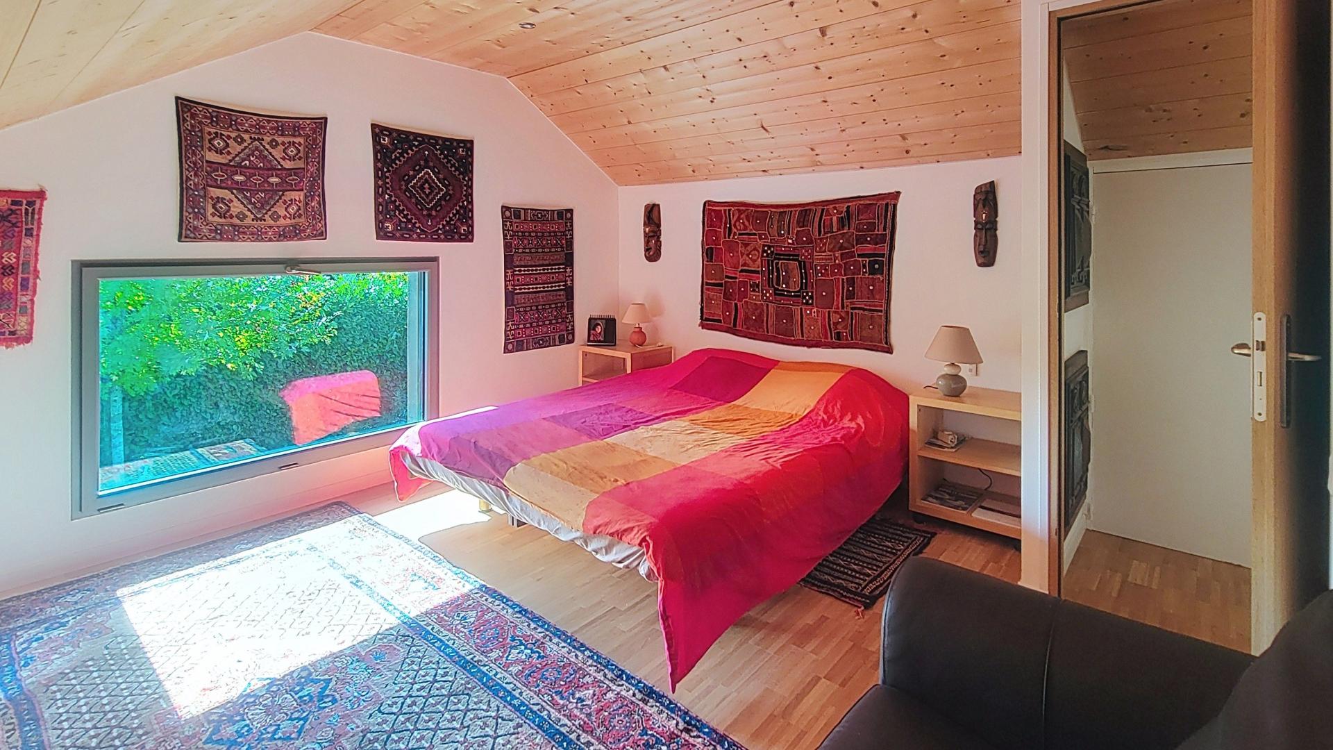 Photo 7 of the listing.