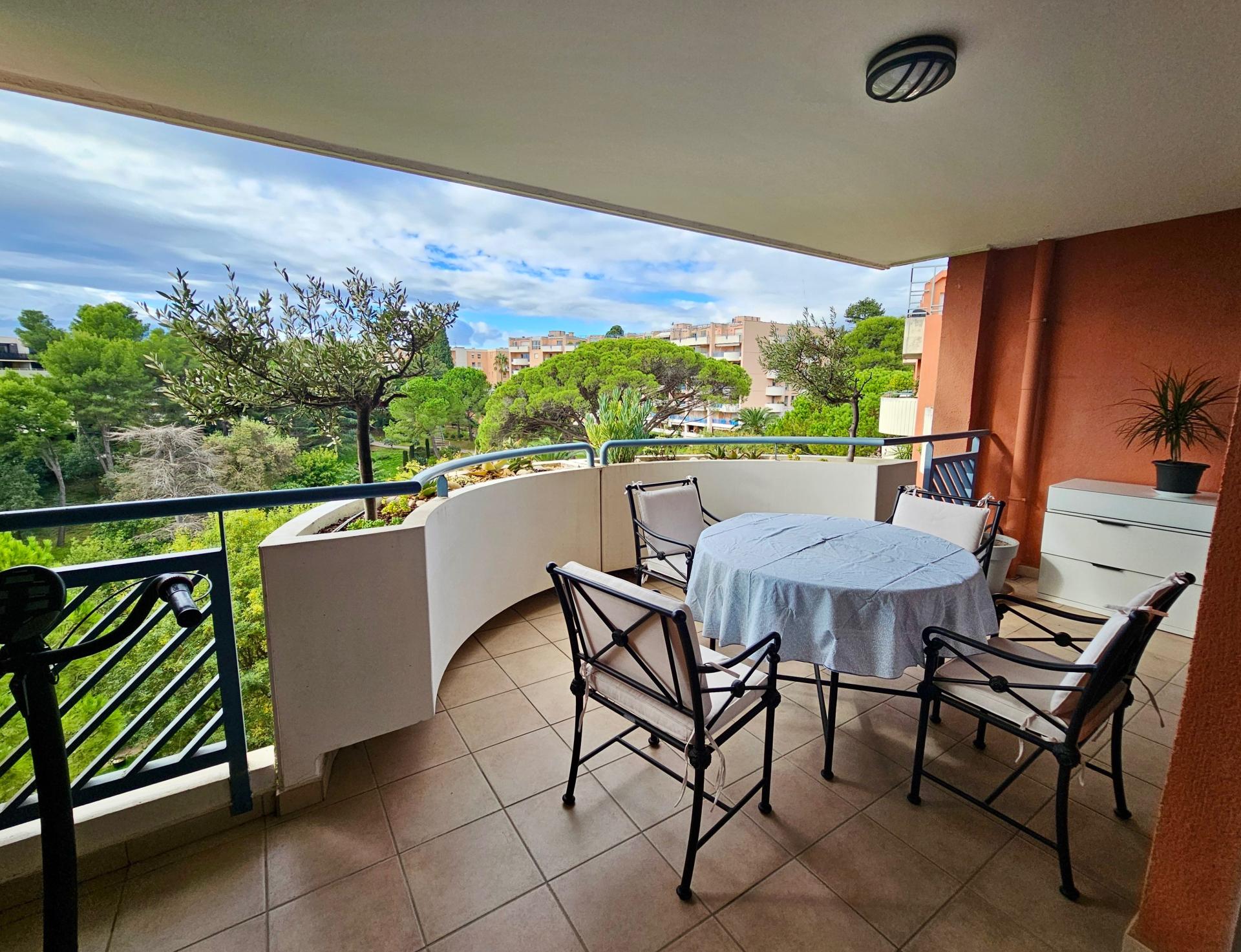 Photo 5 of the listing.