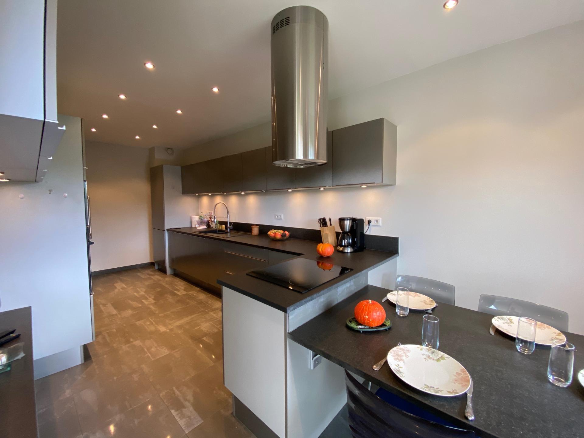 Photo 6 of the listing.