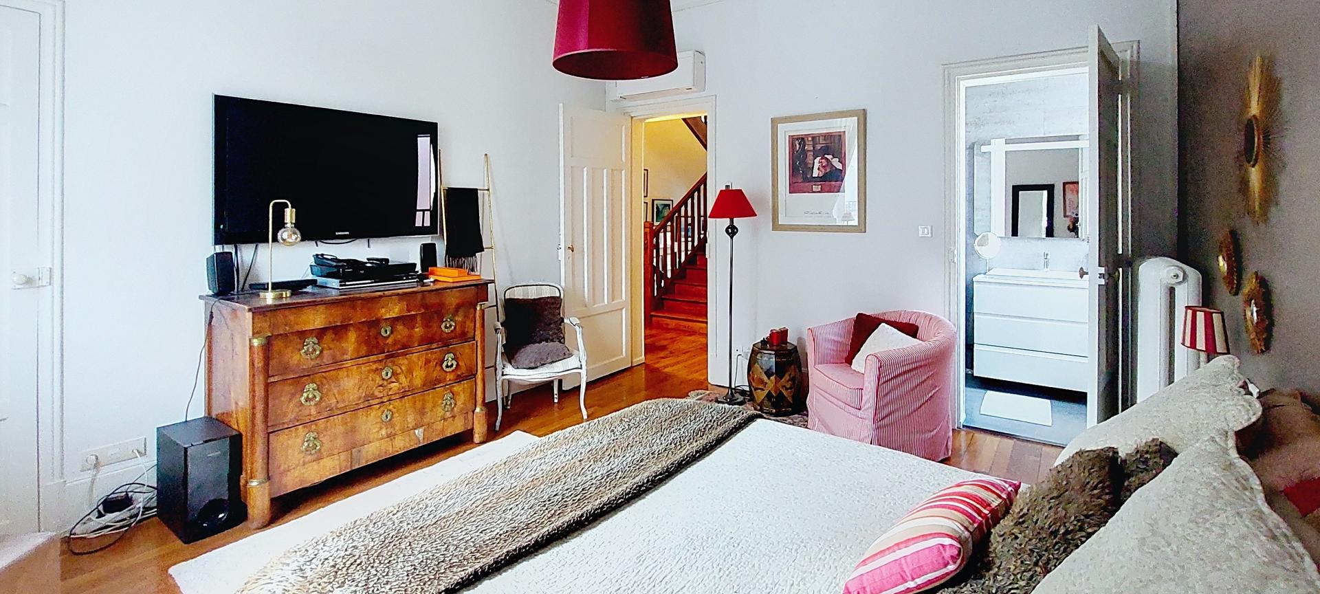 Photo 9 of the listing.