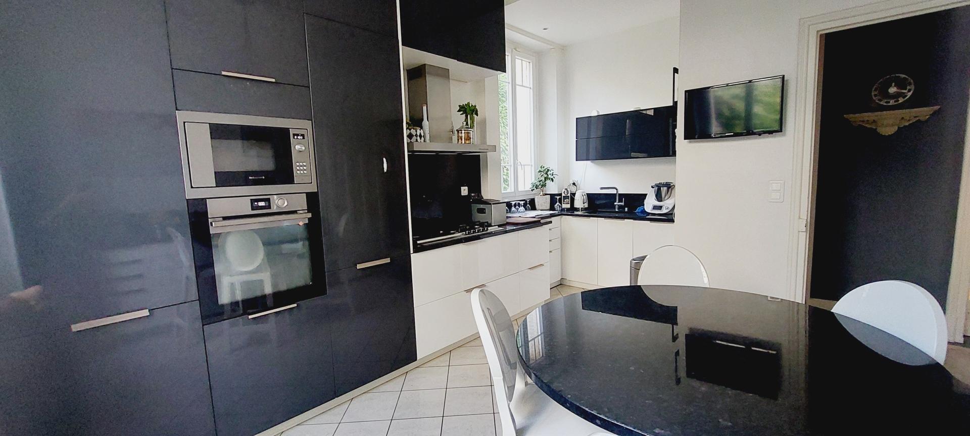 Photo 6 of the listing.