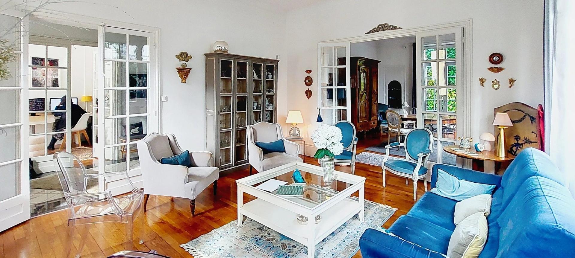 Photo 3 of the listing.