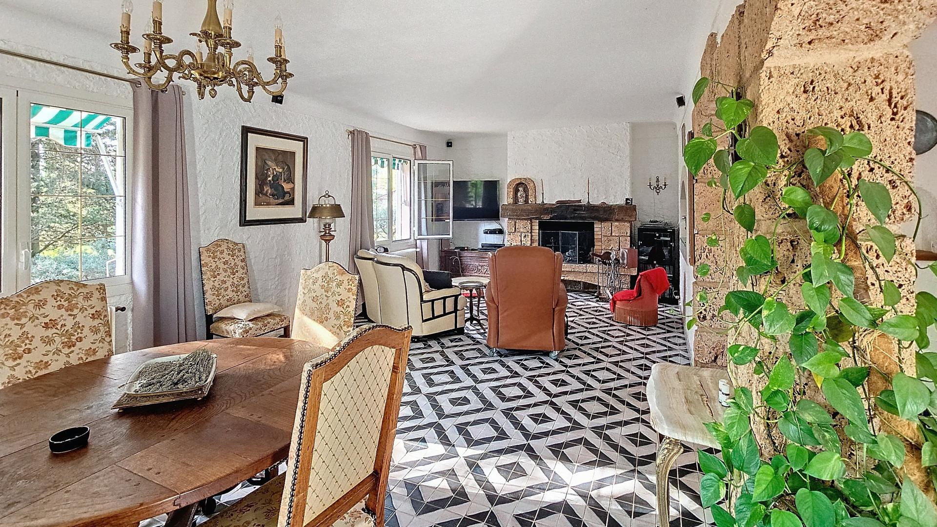 Photo 11 of the listing.