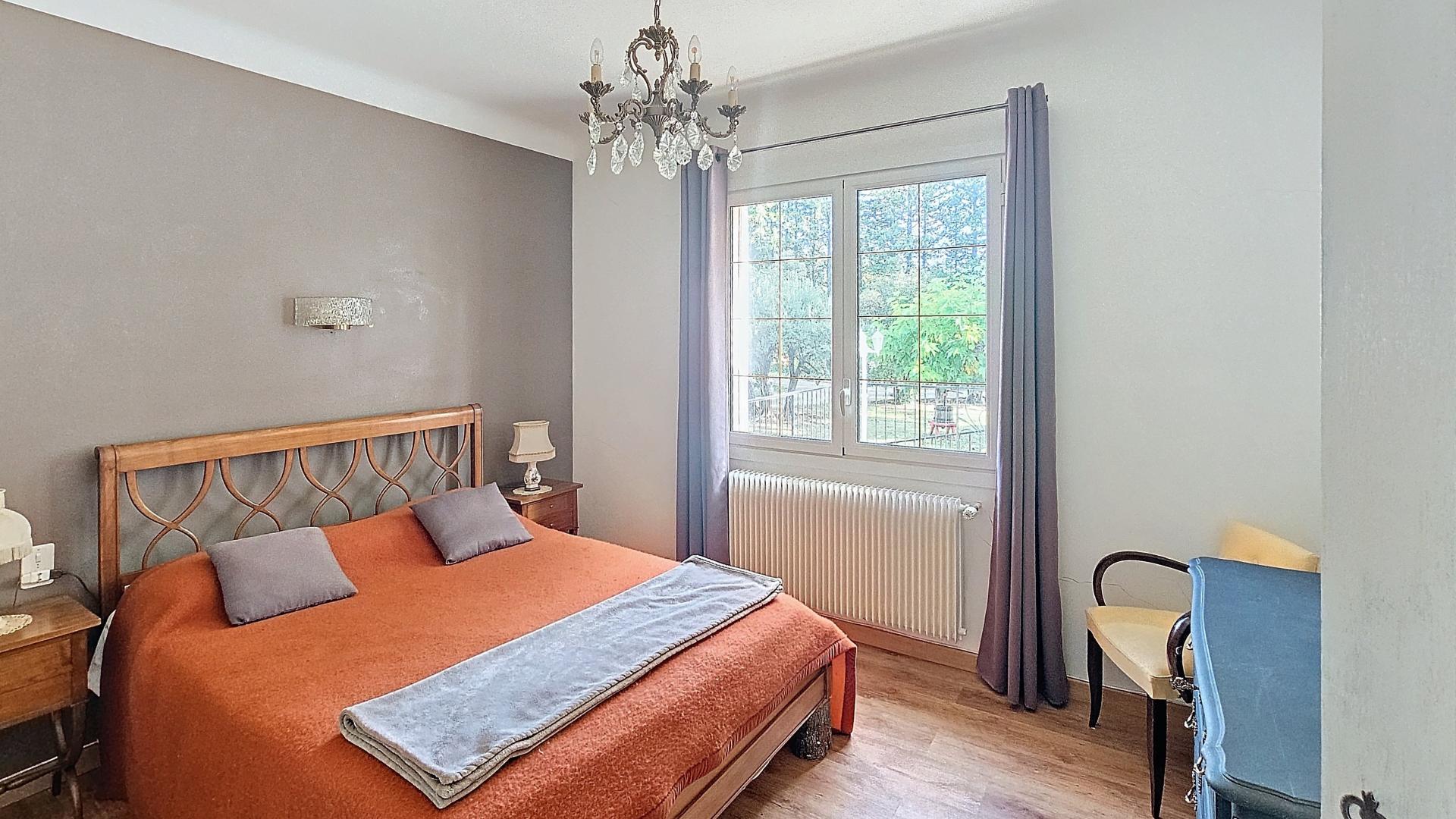 Photo 13 of the listing.