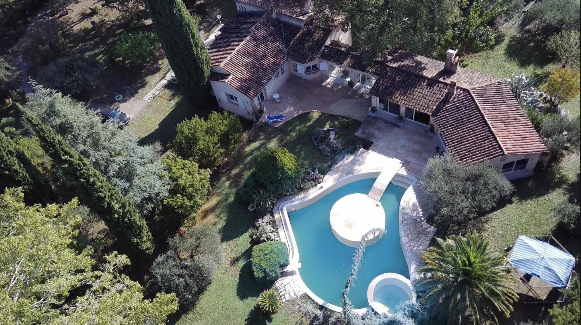 Photo 3 of the listing.