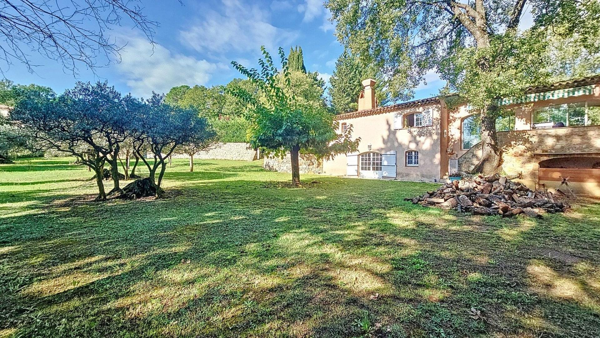 Photo 4 of the listing.