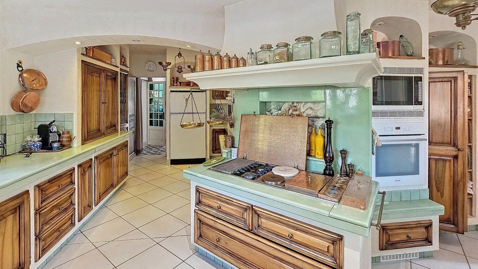 Photo 12 of the listing.