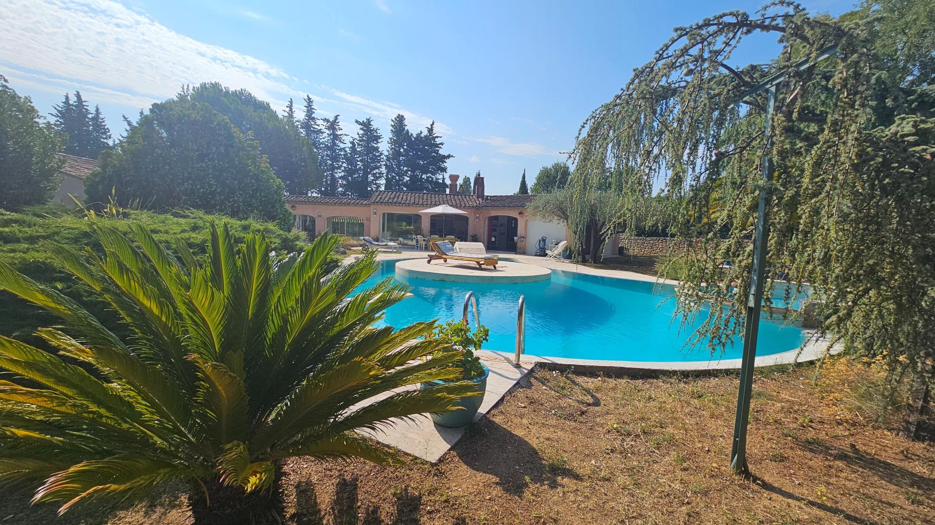 Photo 2 of the listing.