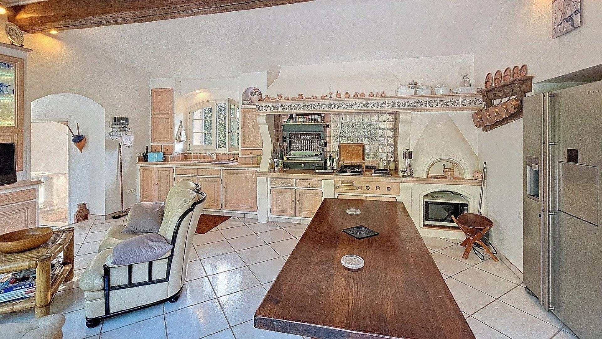 Photo 10 of the listing.