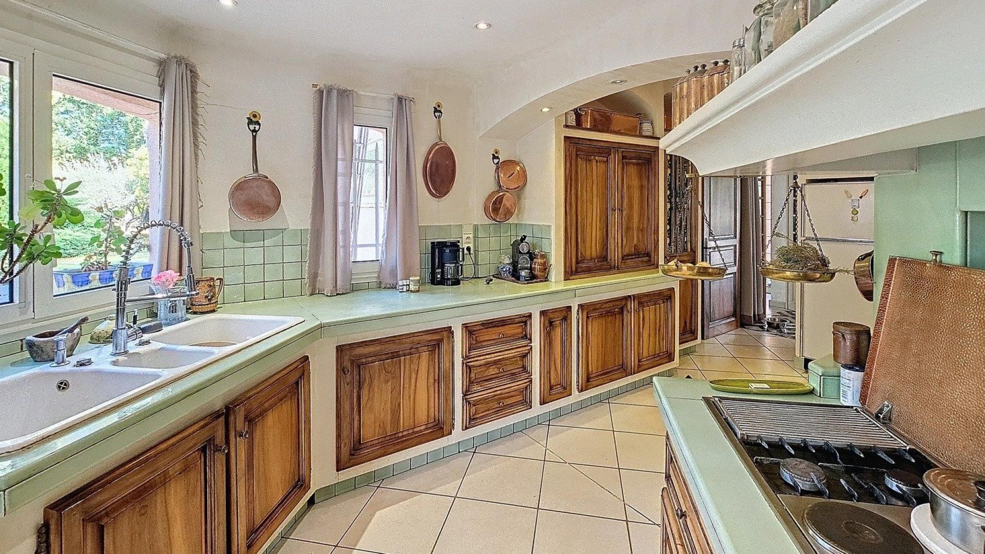 Photo 14 of the listing.