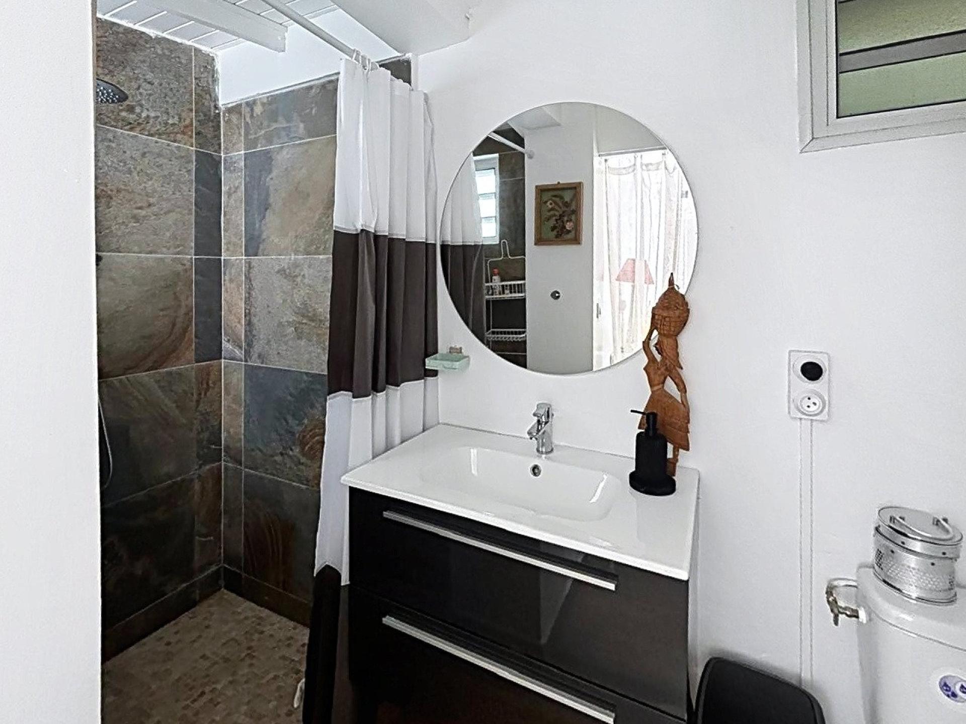 Photo 8 of the listing.