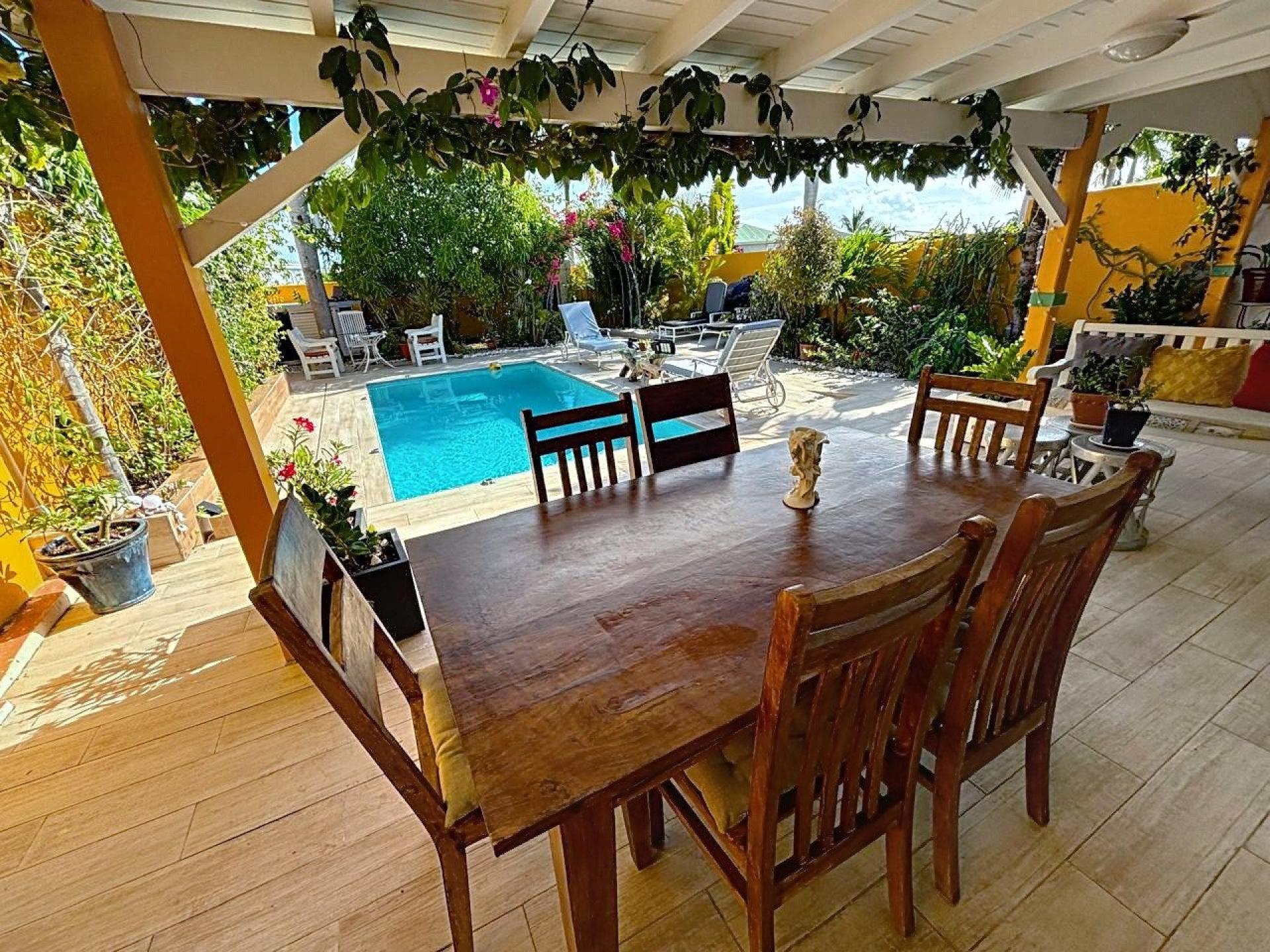 Photo 2 of the listing.