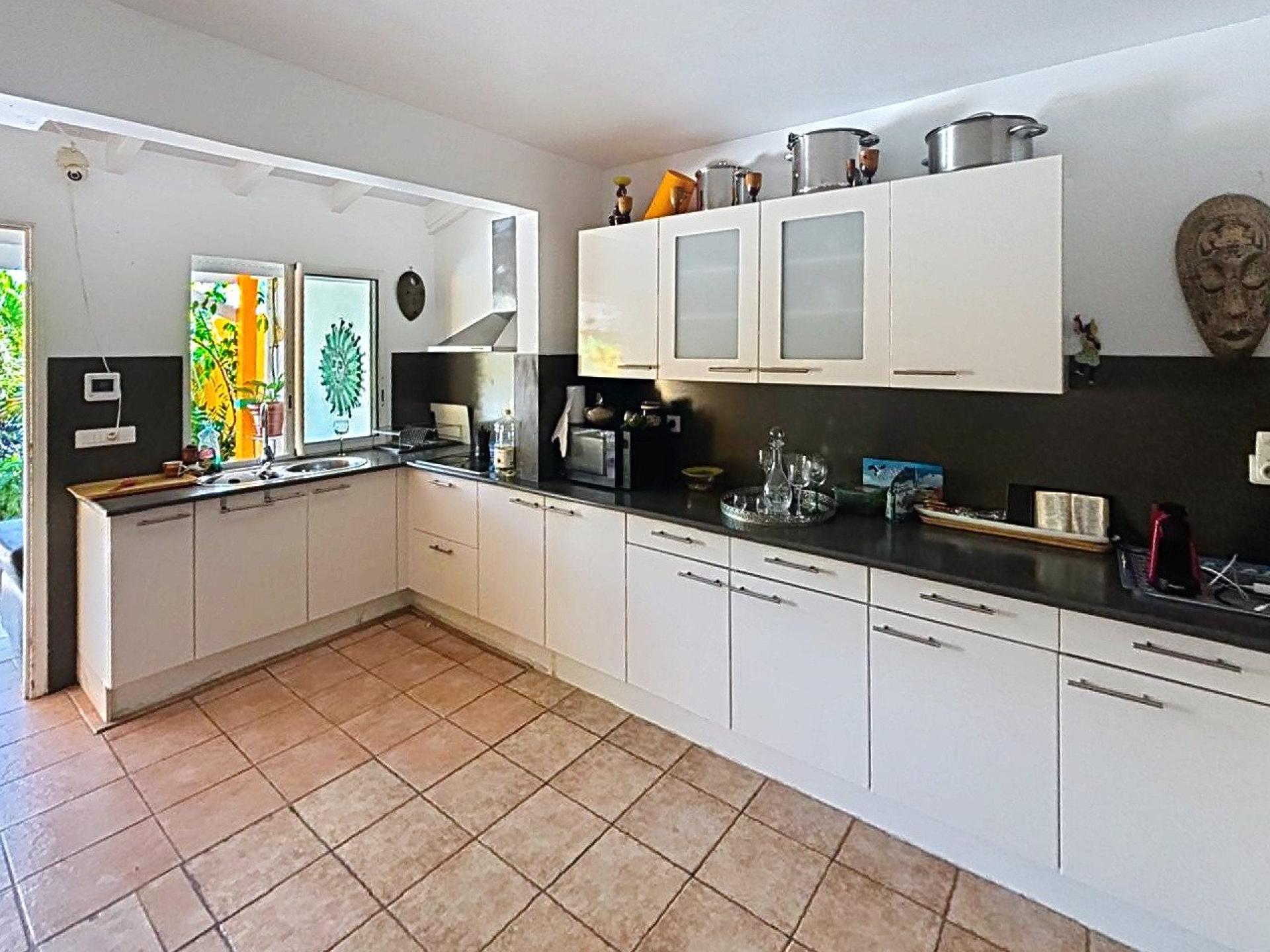 Photo 11 of the listing.