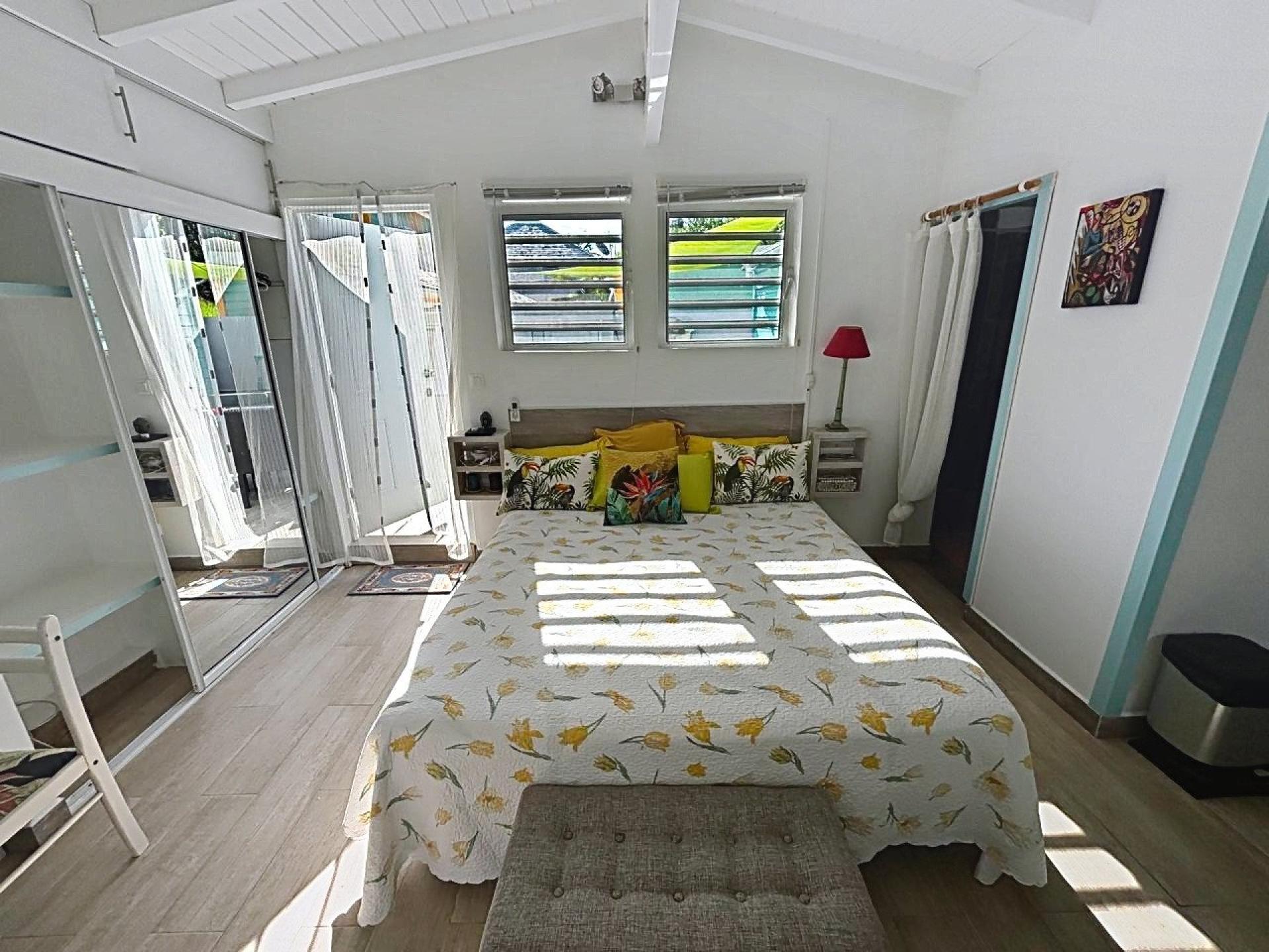 Photo 4 of the listing.