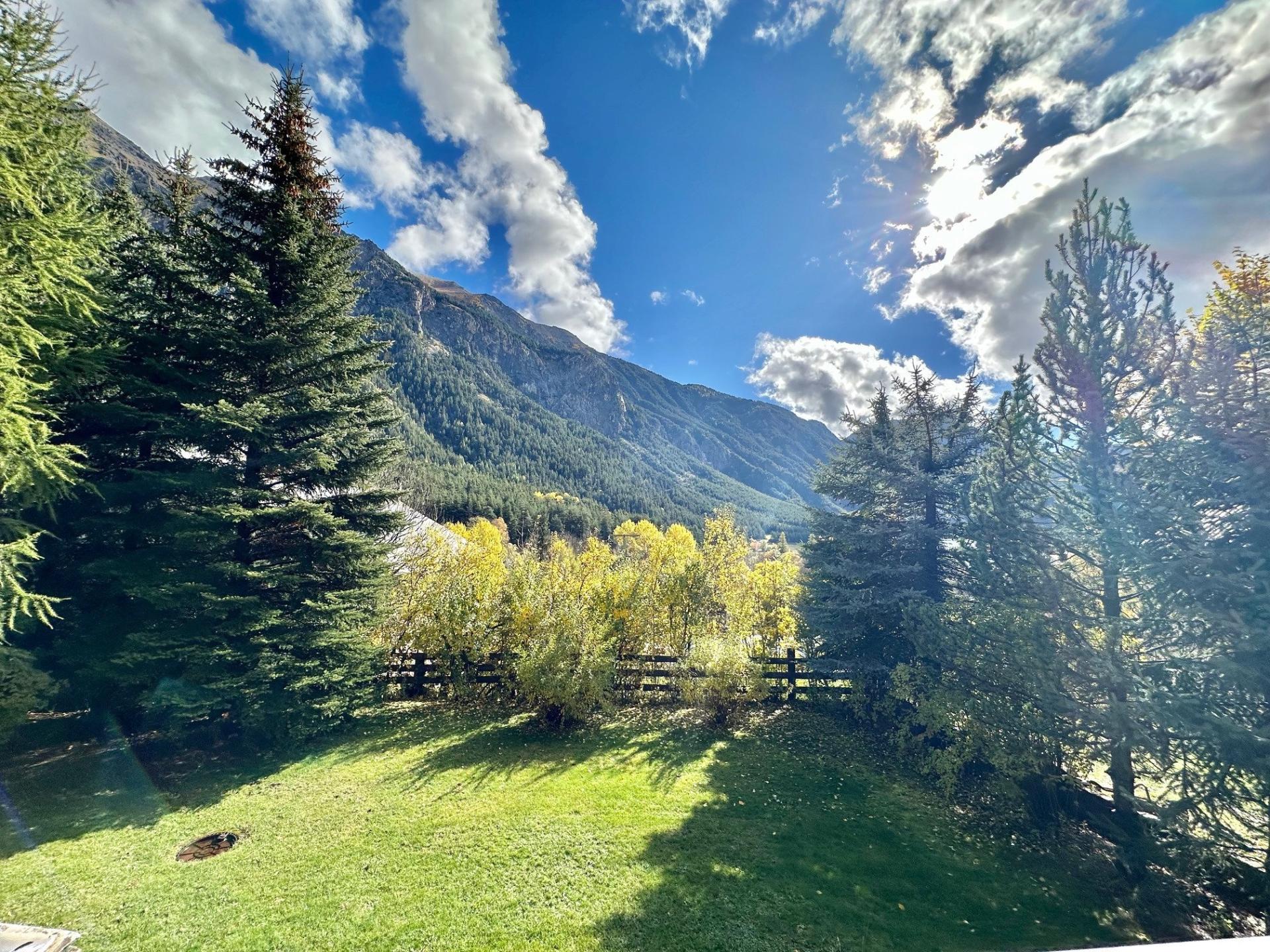 Photo 2 of the listing.