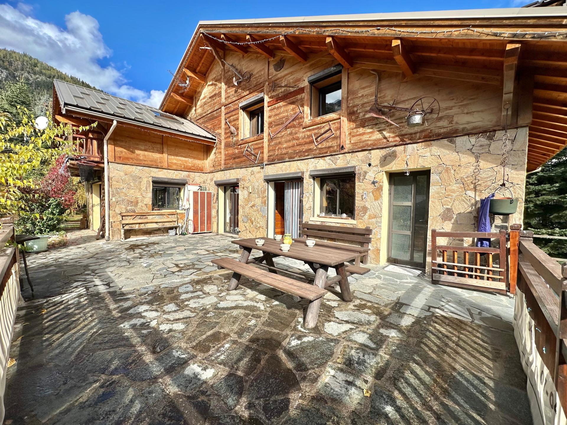 Photo 3 of the listing.