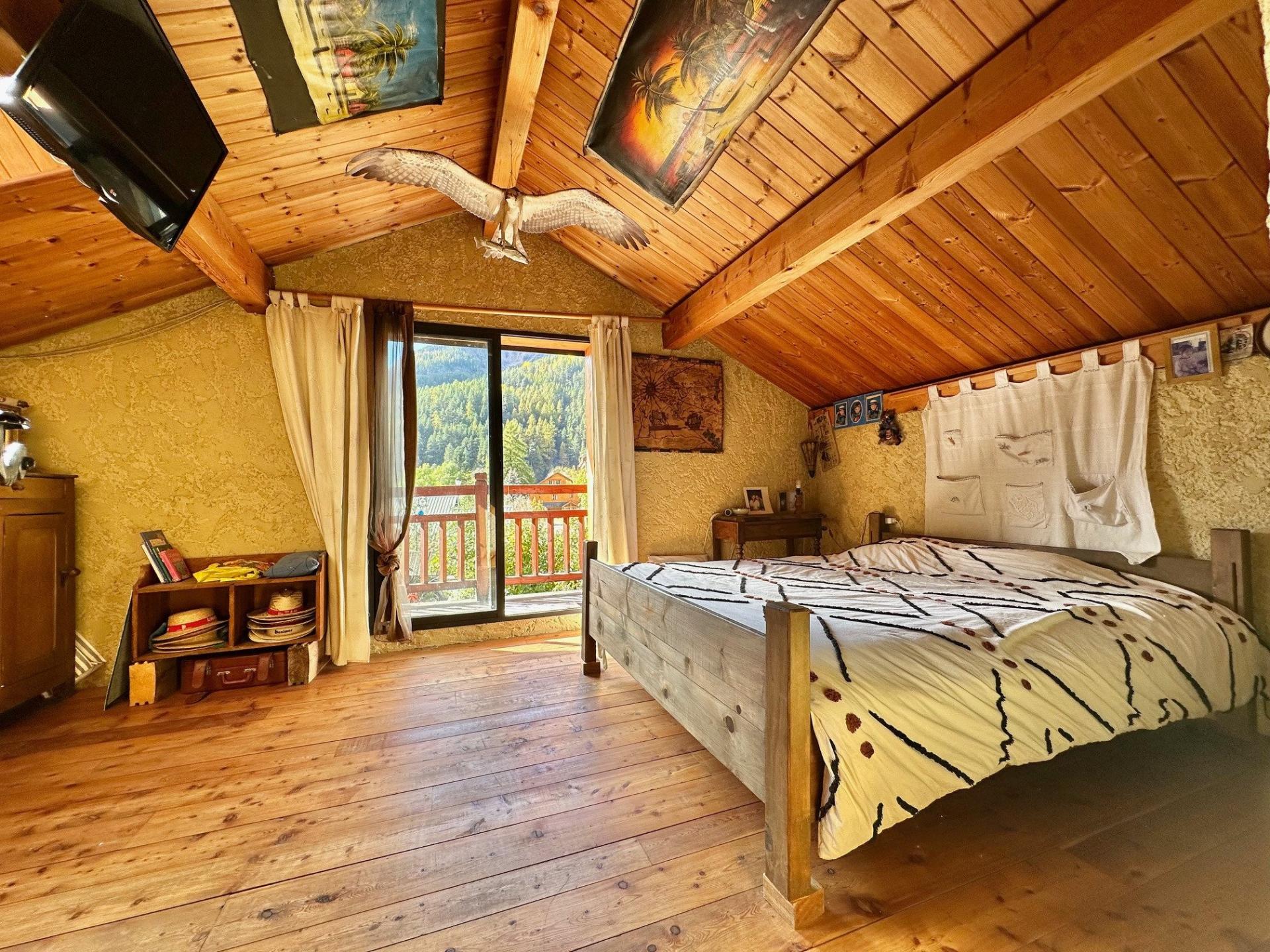 Photo 7 of the listing.