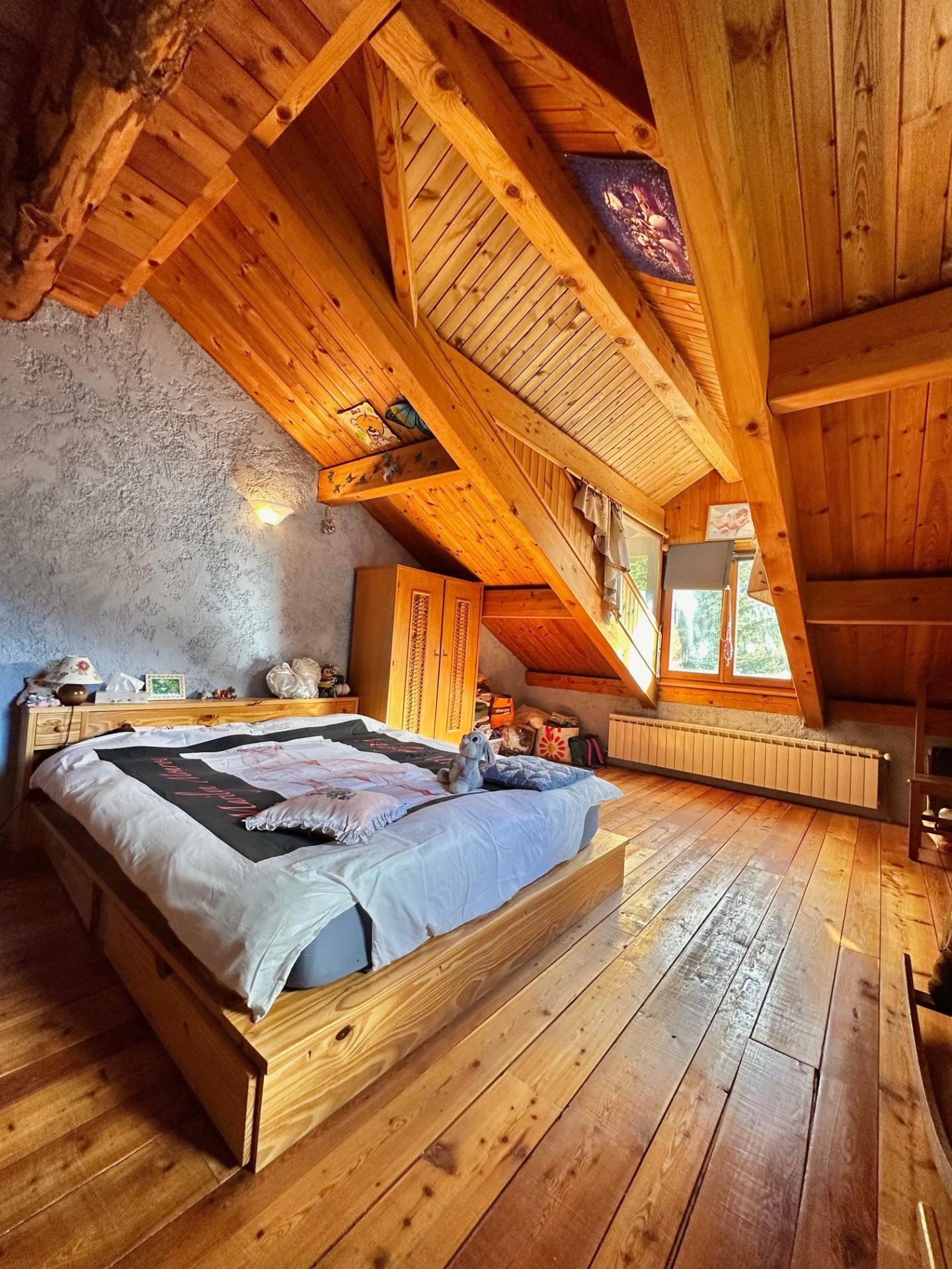 Photo 4 of the listing.