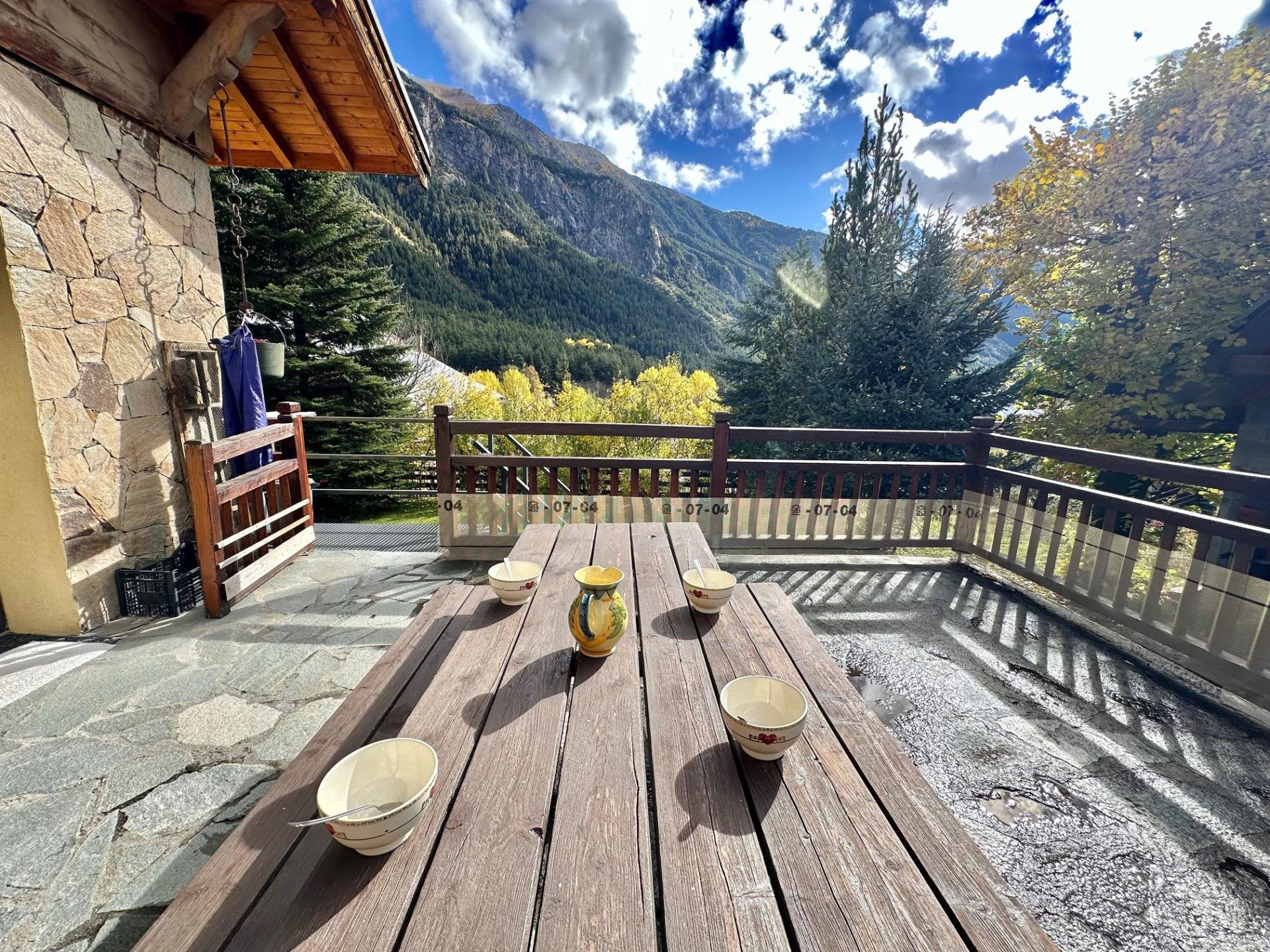 Photo 6 of the listing.