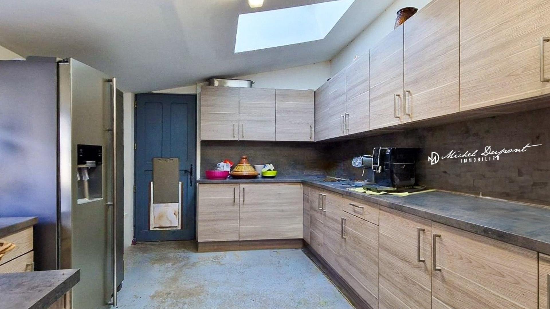 Photo 10 of the listing.