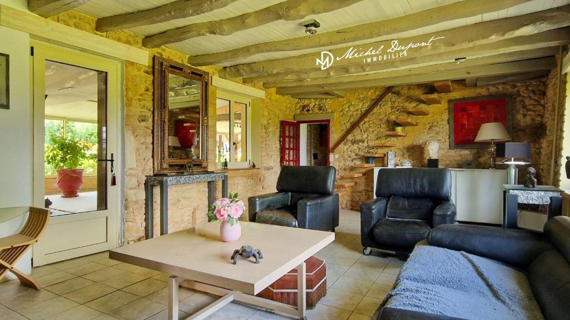 Photo 7 of the listing.