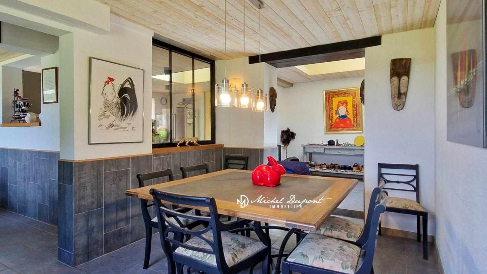 Photo 11 of the listing.