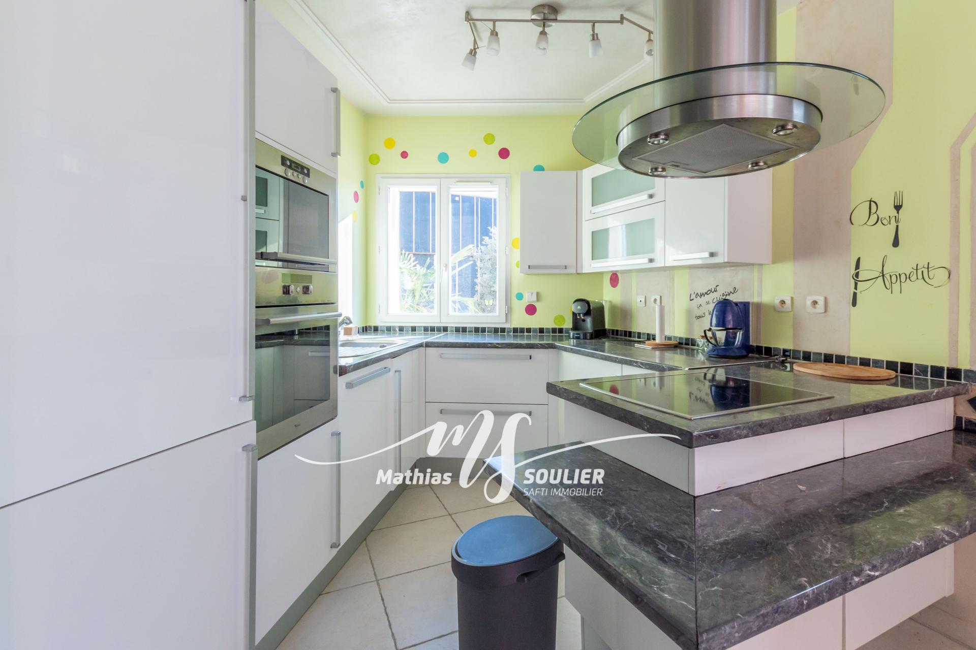 Photo 14 of the listing.