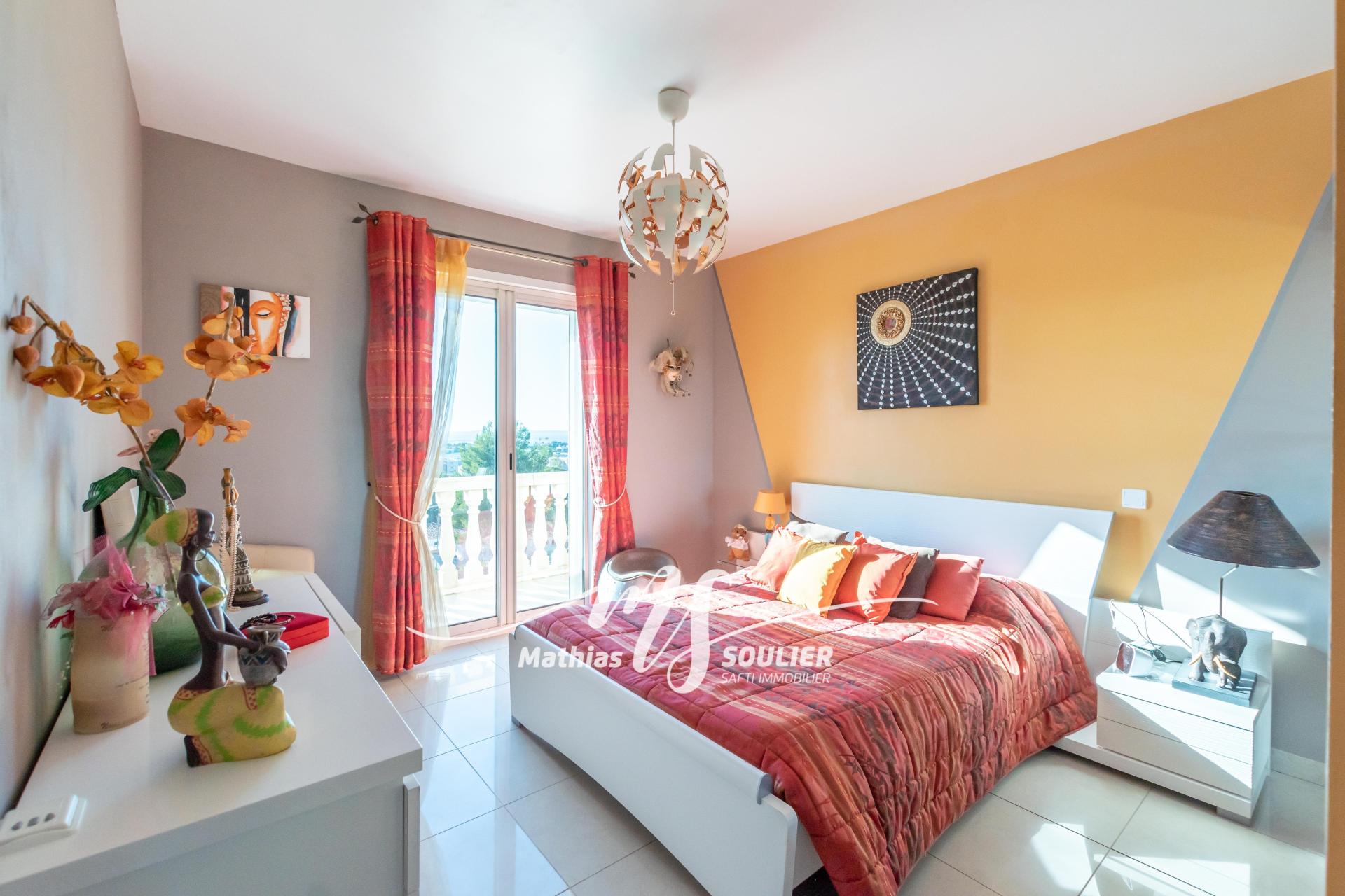 Photo 11 of the listing.